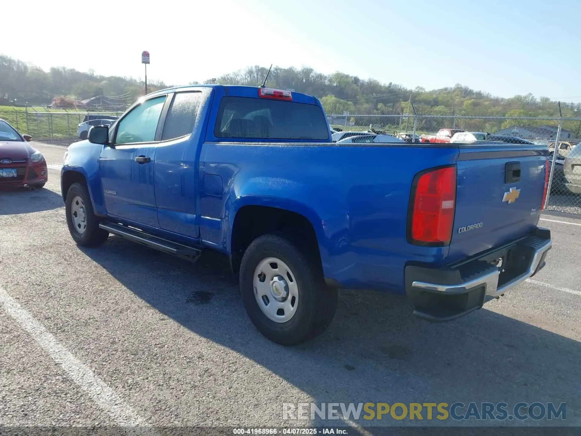 3 Photograph of a damaged car 1GCHSBEA9L1115771 CHEVROLET COLORADO 2020