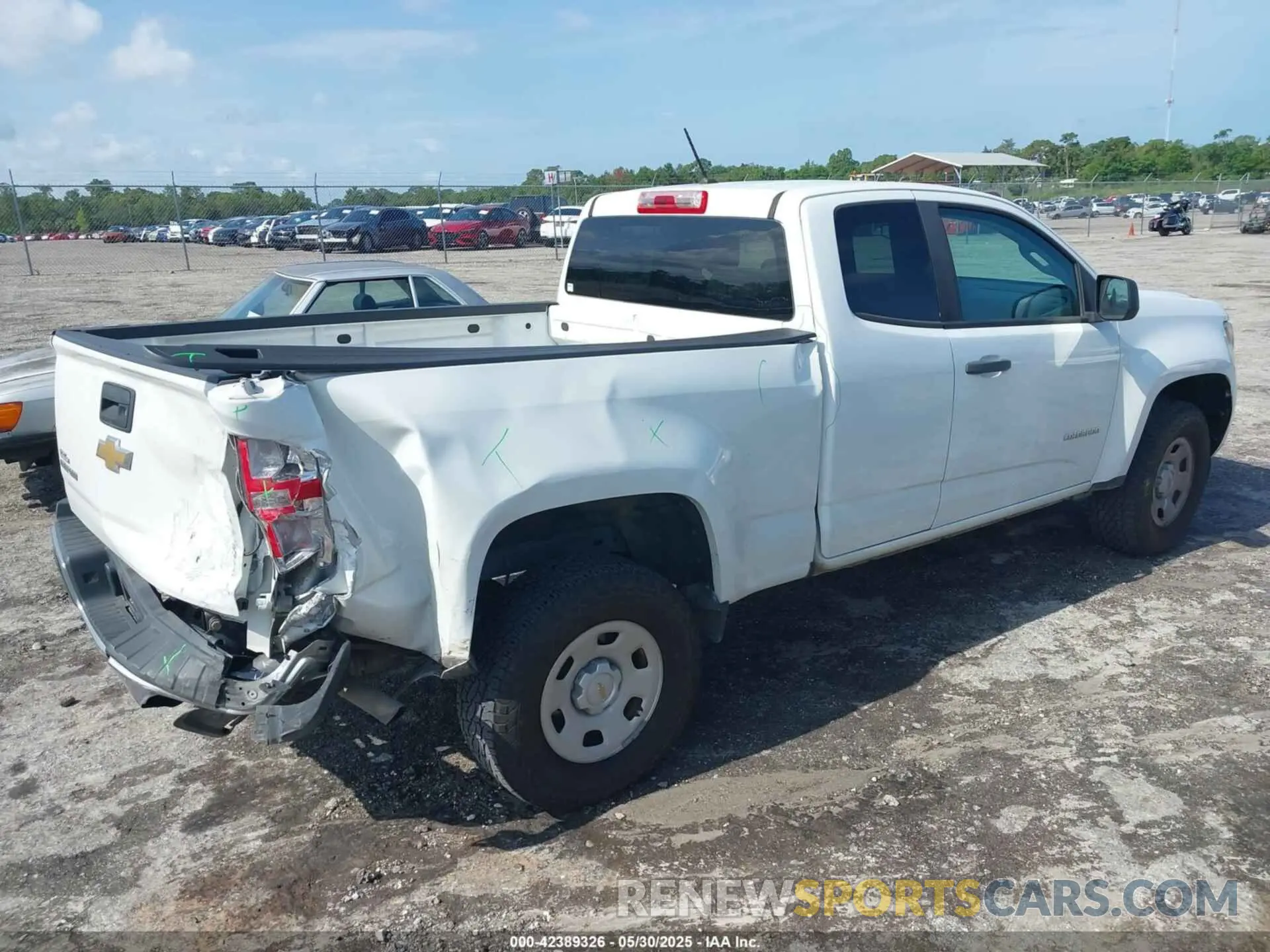 4 Photograph of a damaged car 1GCHSBEA9L1179003 CHEVROLET COLORADO 2020