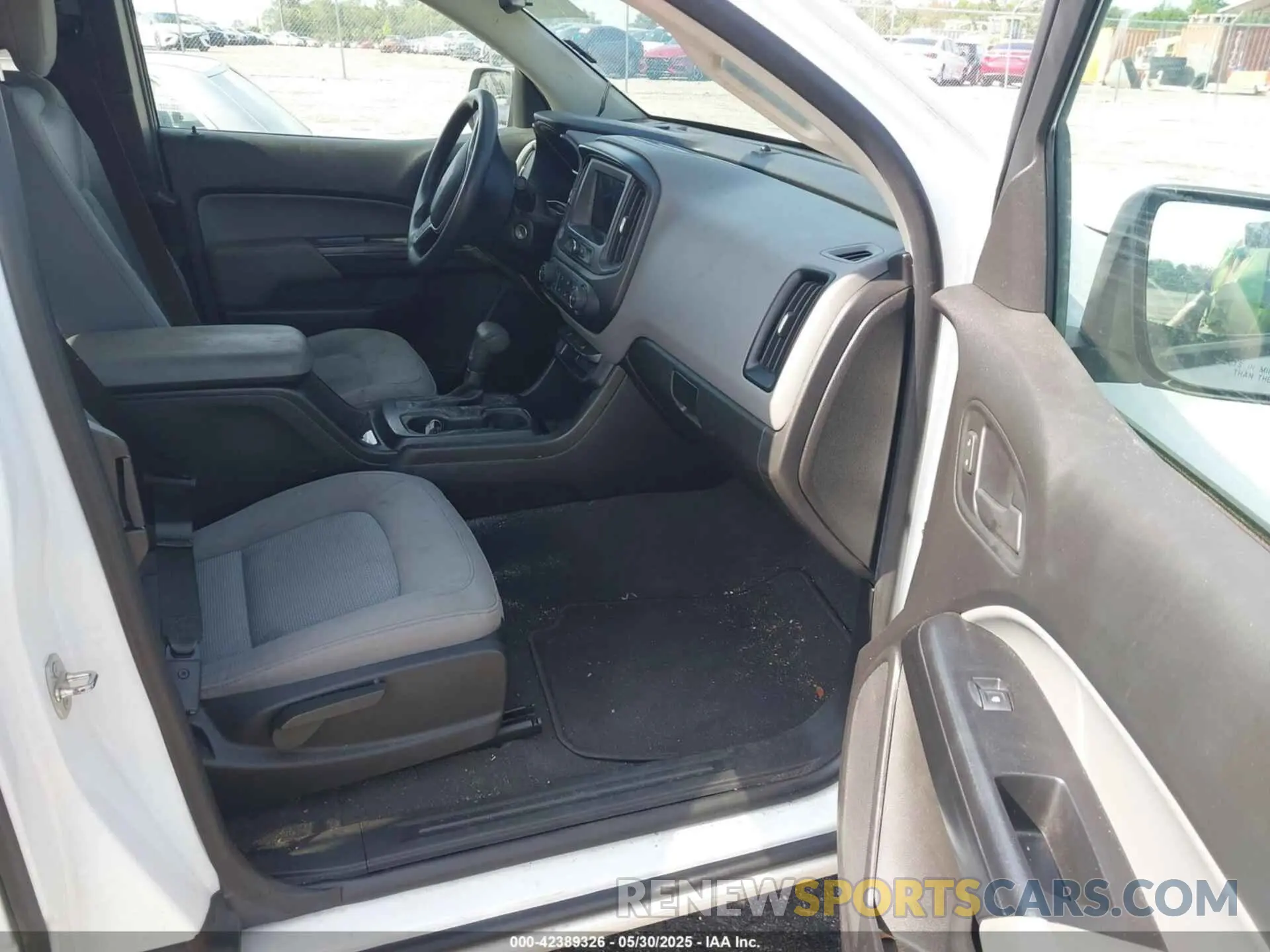 5 Photograph of a damaged car 1GCHSBEA9L1179003 CHEVROLET COLORADO 2020