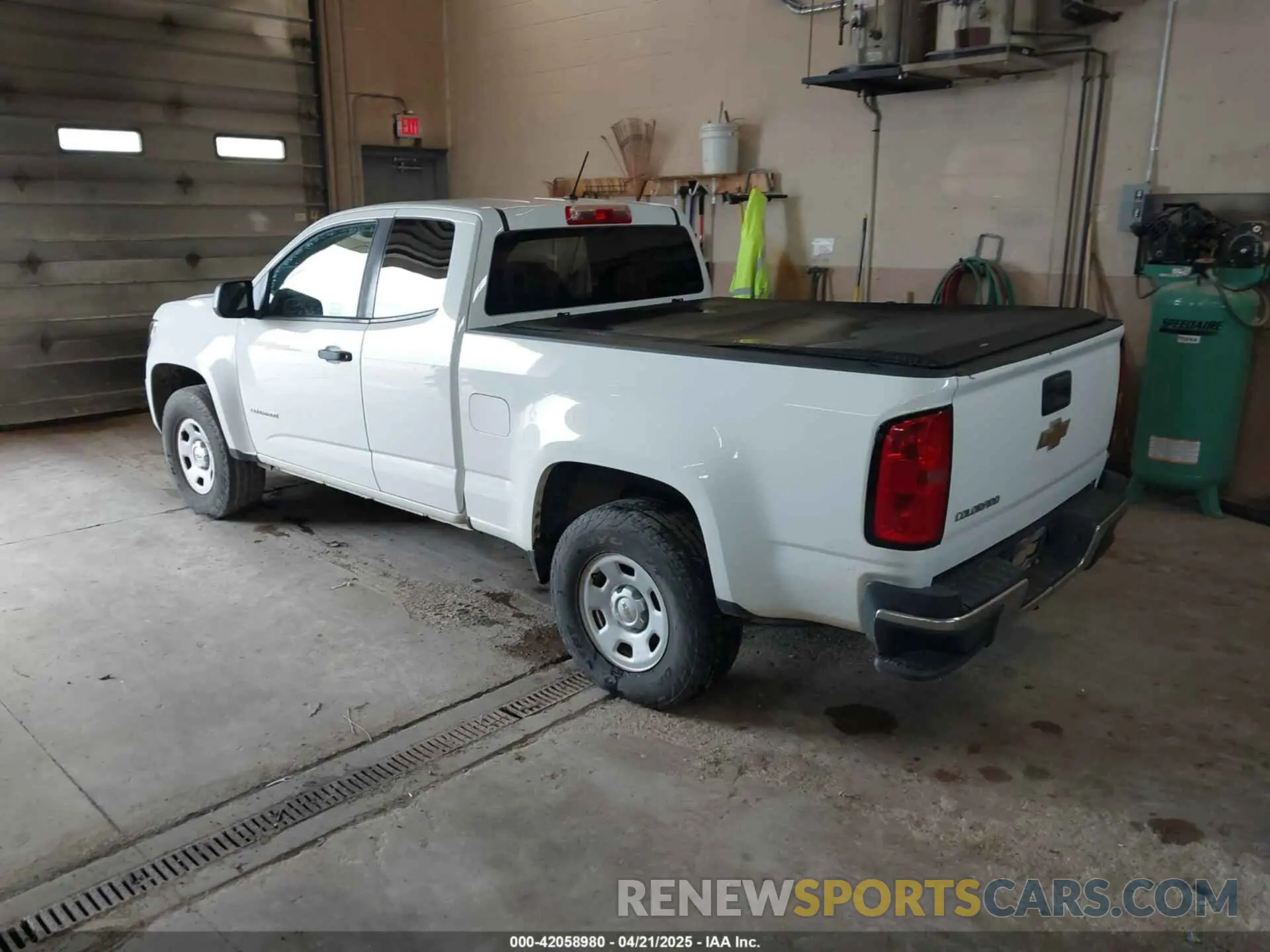 3 Photograph of a damaged car 1GCHSBEA9L1190020 CHEVROLET COLORADO 2020