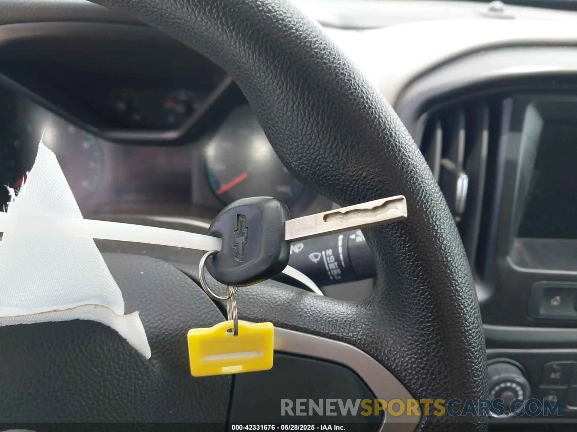 11 Photograph of a damaged car 1GCHSBEN1L1108302 CHEVROLET COLORADO 2020