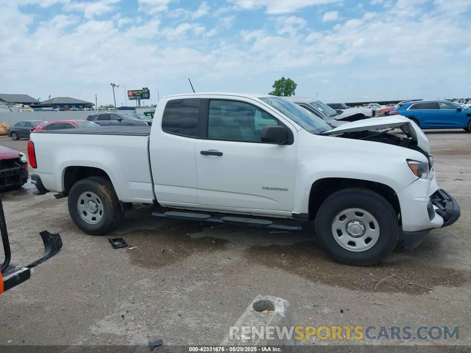 14 Photograph of a damaged car 1GCHSBEN1L1108302 CHEVROLET COLORADO 2020
