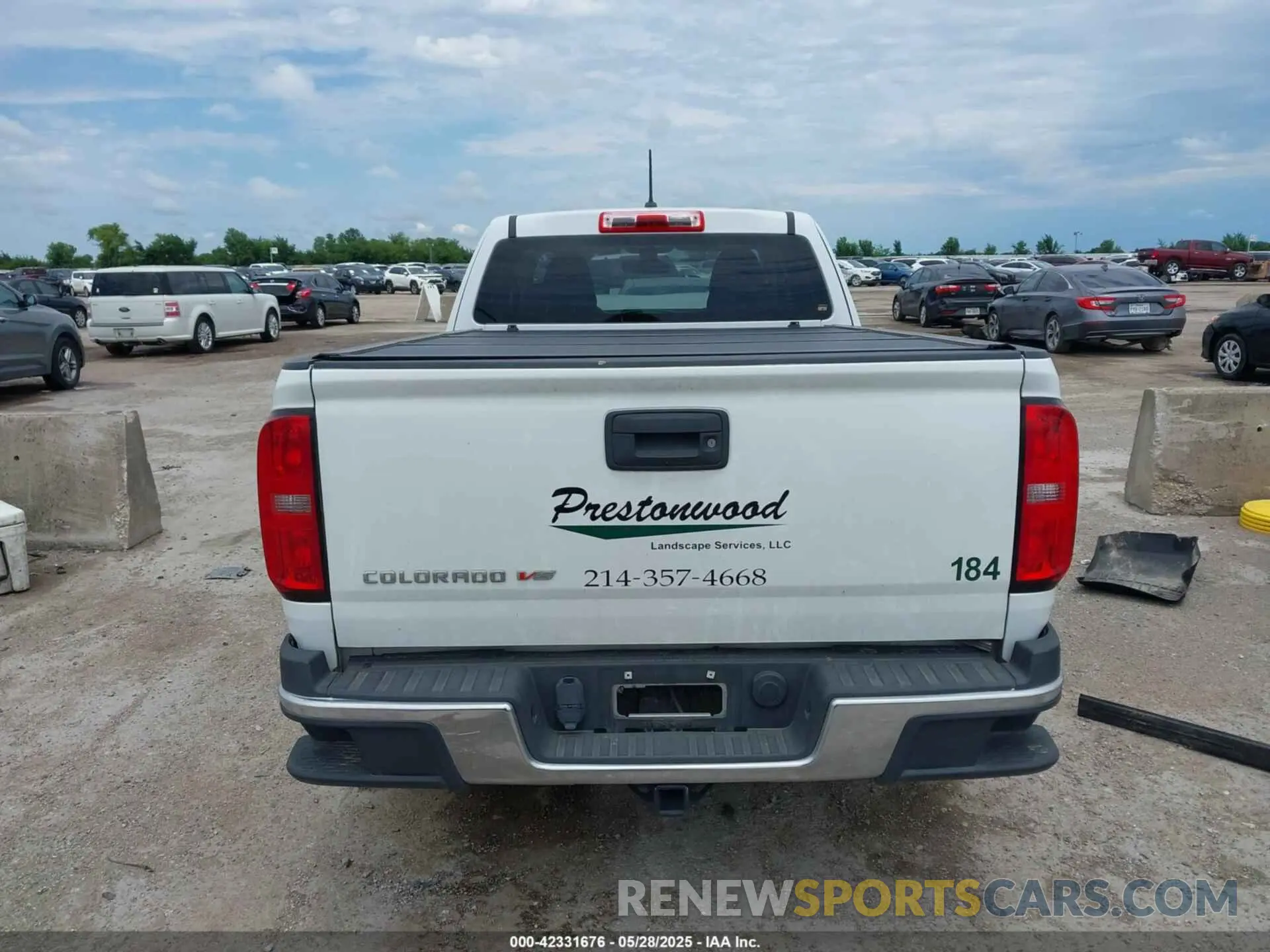 17 Photograph of a damaged car 1GCHSBEN1L1108302 CHEVROLET COLORADO 2020