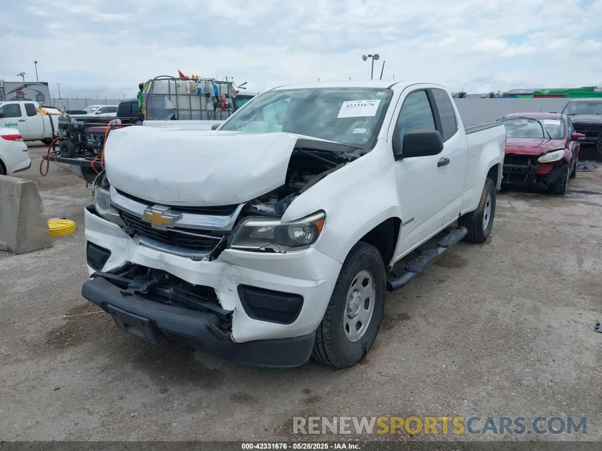 2 Photograph of a damaged car 1GCHSBEN1L1108302 CHEVROLET COLORADO 2020