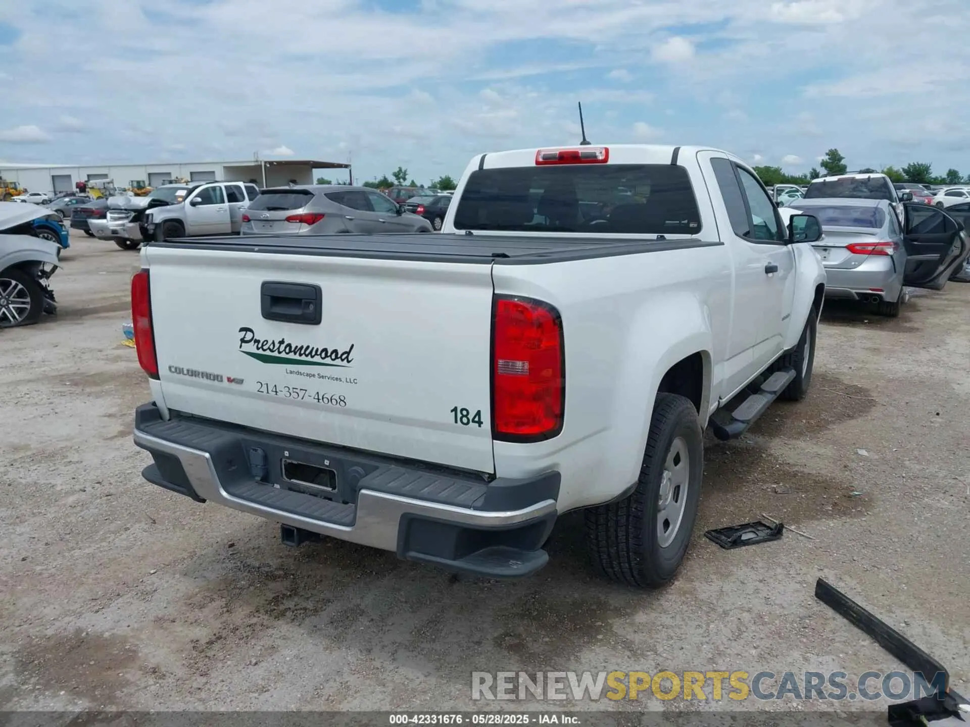4 Photograph of a damaged car 1GCHSBEN1L1108302 CHEVROLET COLORADO 2020