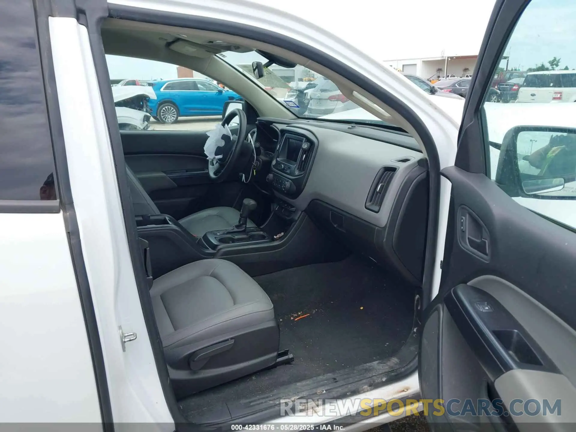 5 Photograph of a damaged car 1GCHSBEN1L1108302 CHEVROLET COLORADO 2020