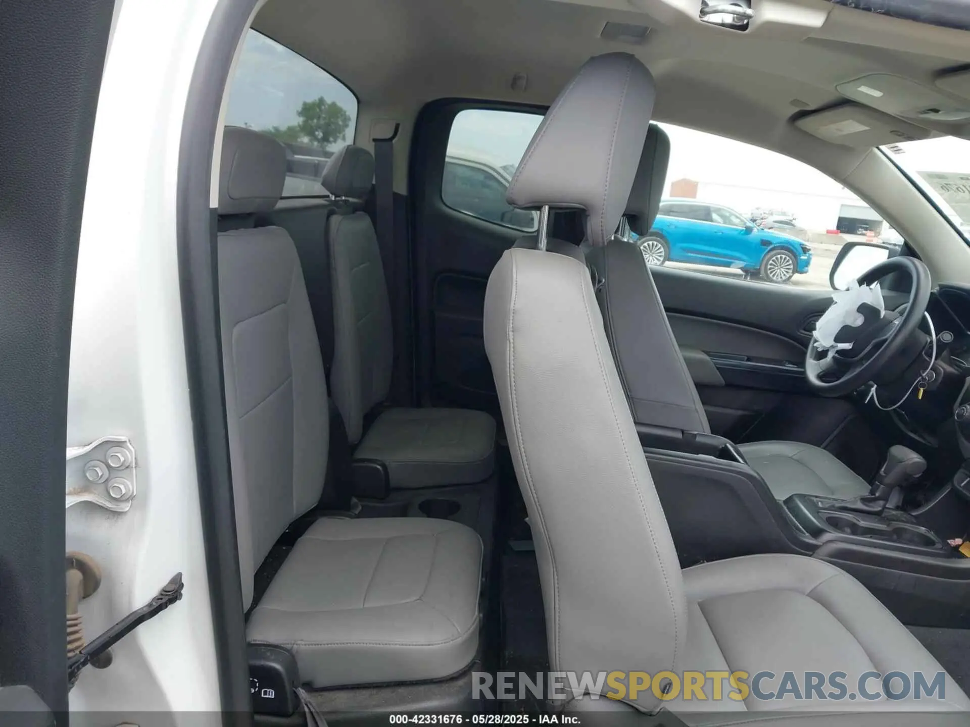 8 Photograph of a damaged car 1GCHSBEN1L1108302 CHEVROLET COLORADO 2020