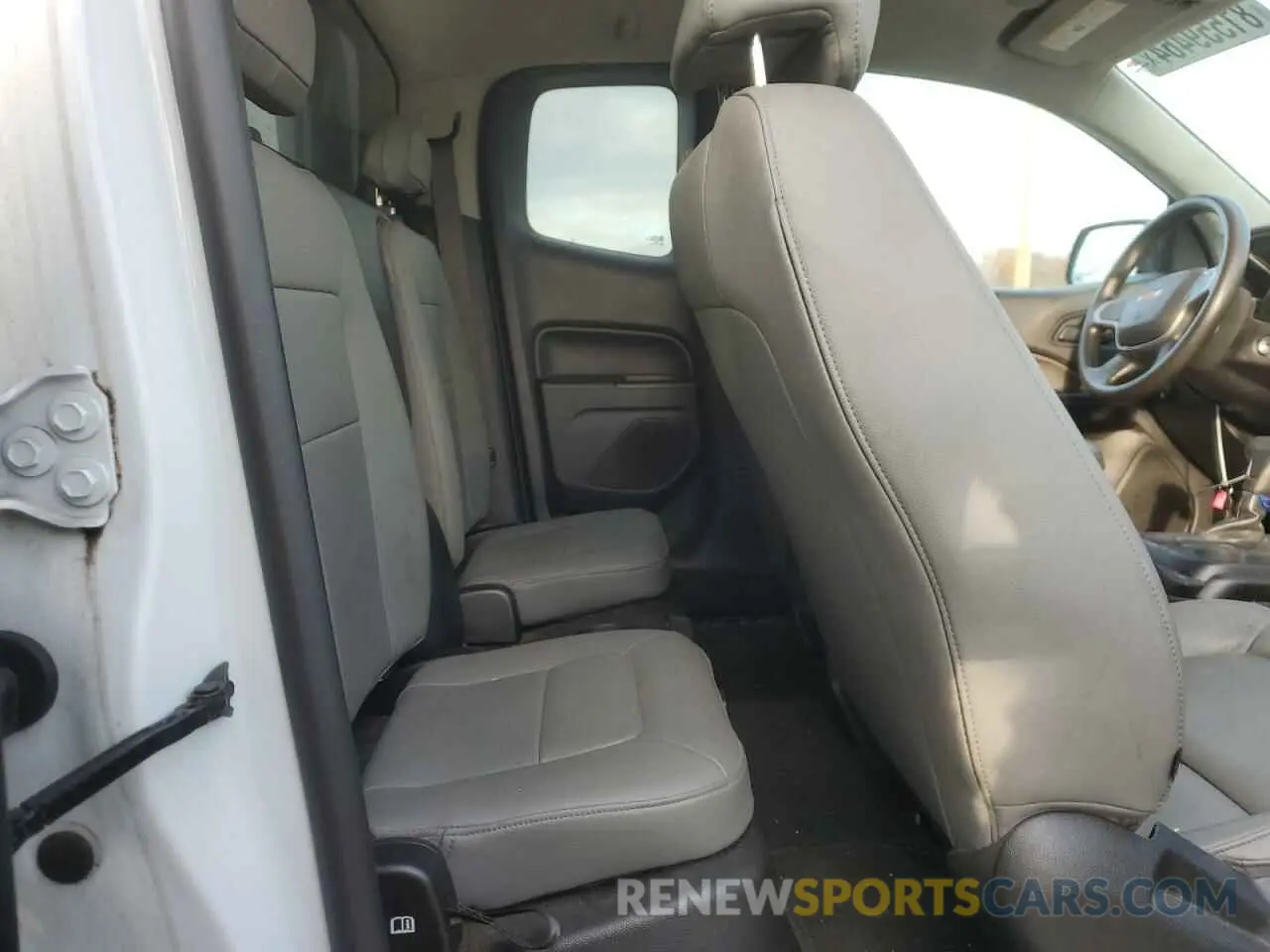 10 Photograph of a damaged car 1GCHSBEN7L1133382 CHEVROLET COLORADO 2020