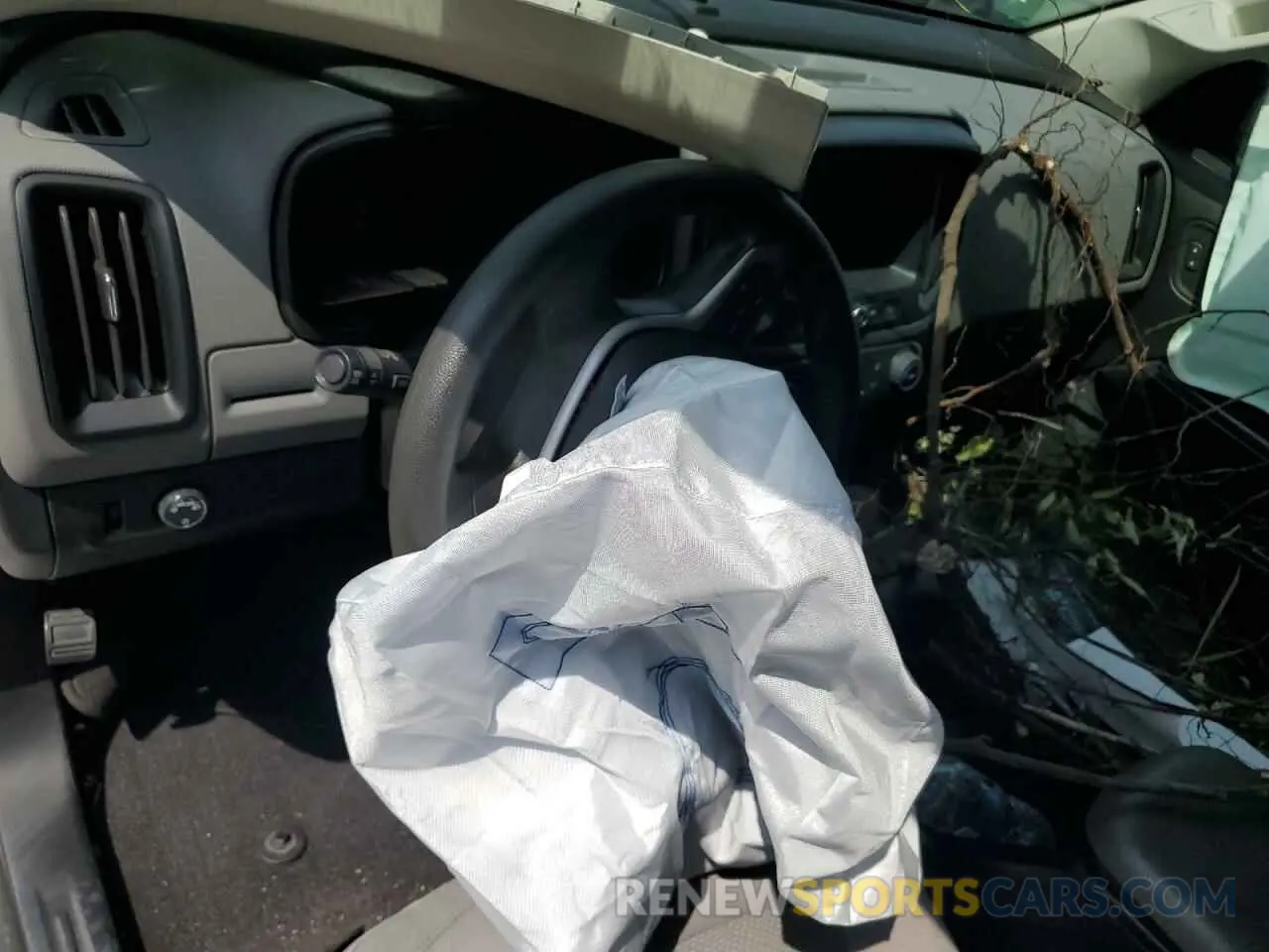 8 Photograph of a damaged car 1GCHSBEN9L1195222 CHEVROLET COLORADO 2020