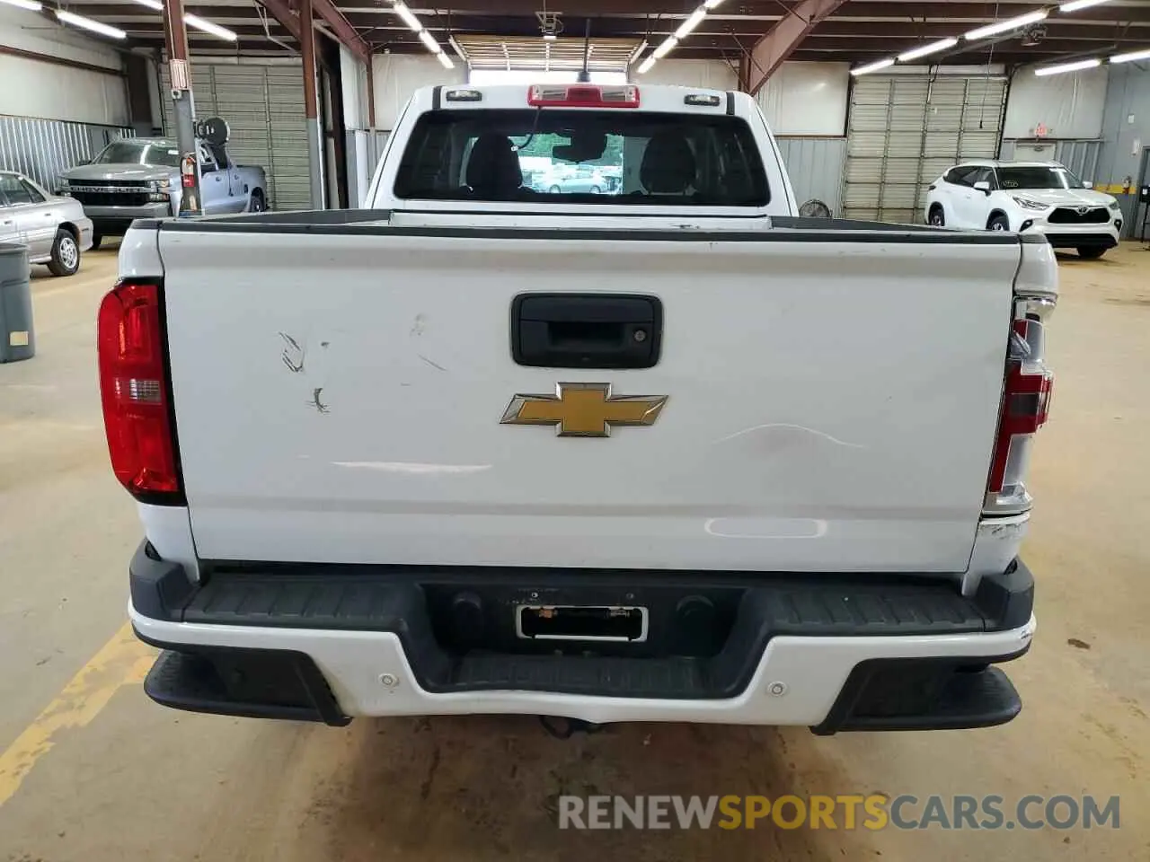 6 Photograph of a damaged car 1GCHSCEA4L1154399 CHEVROLET COLORADO 2020