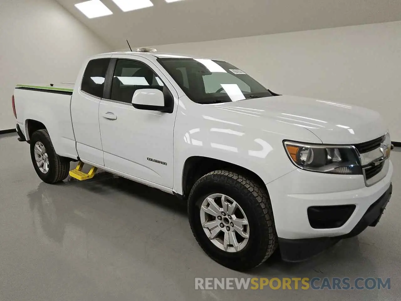 4 Photograph of a damaged car 1GCHSCEA4L1188049 CHEVROLET COLORADO 2020