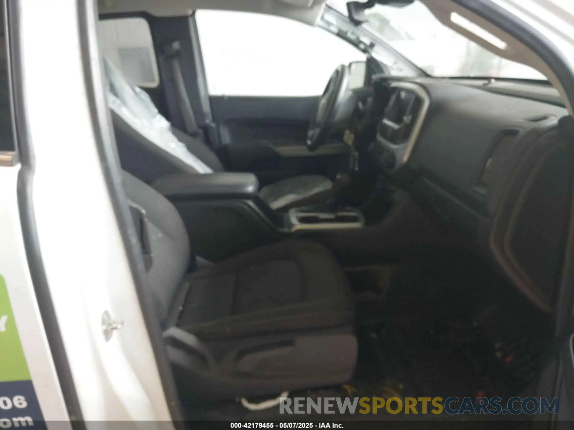 5 Photograph of a damaged car 1GCHSCEA6L1151049 CHEVROLET COLORADO 2020