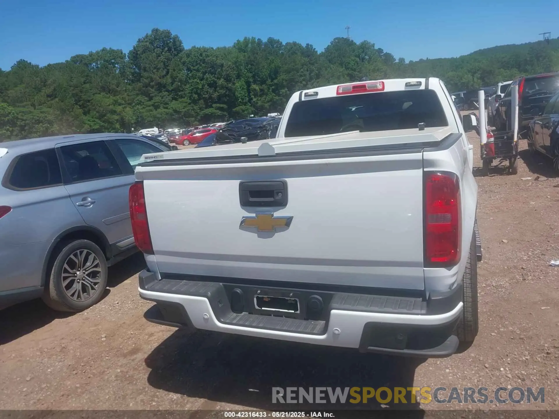 16 Photograph of a damaged car 1GCHSCEA6L1164528 CHEVROLET COLORADO 2020