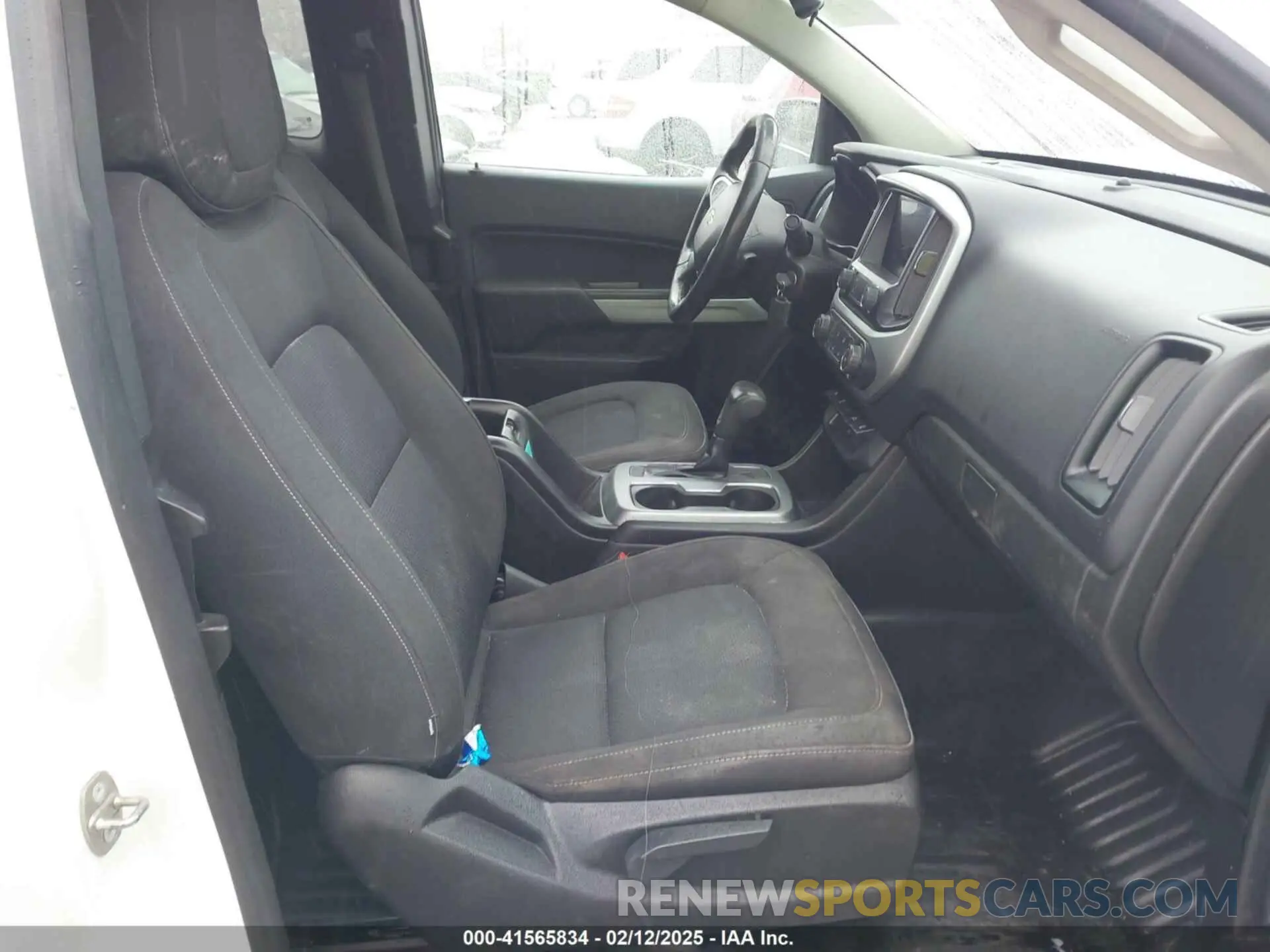 5 Photograph of a damaged car 1GCHSCEA8L1184036 CHEVROLET COLORADO 2020
