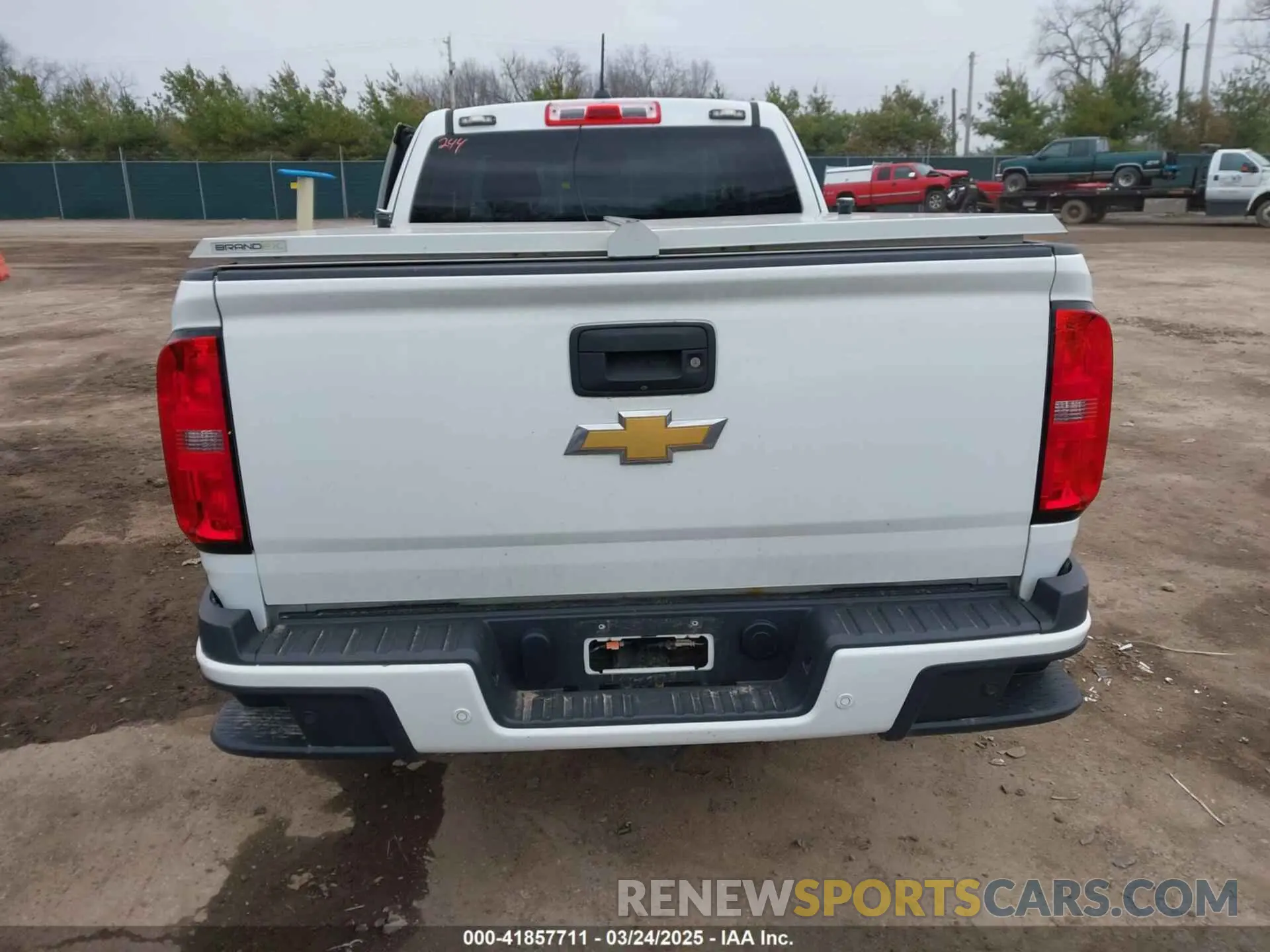 15 Photograph of a damaged car 1GCHSCEAXL1160305 CHEVROLET COLORADO 2020
