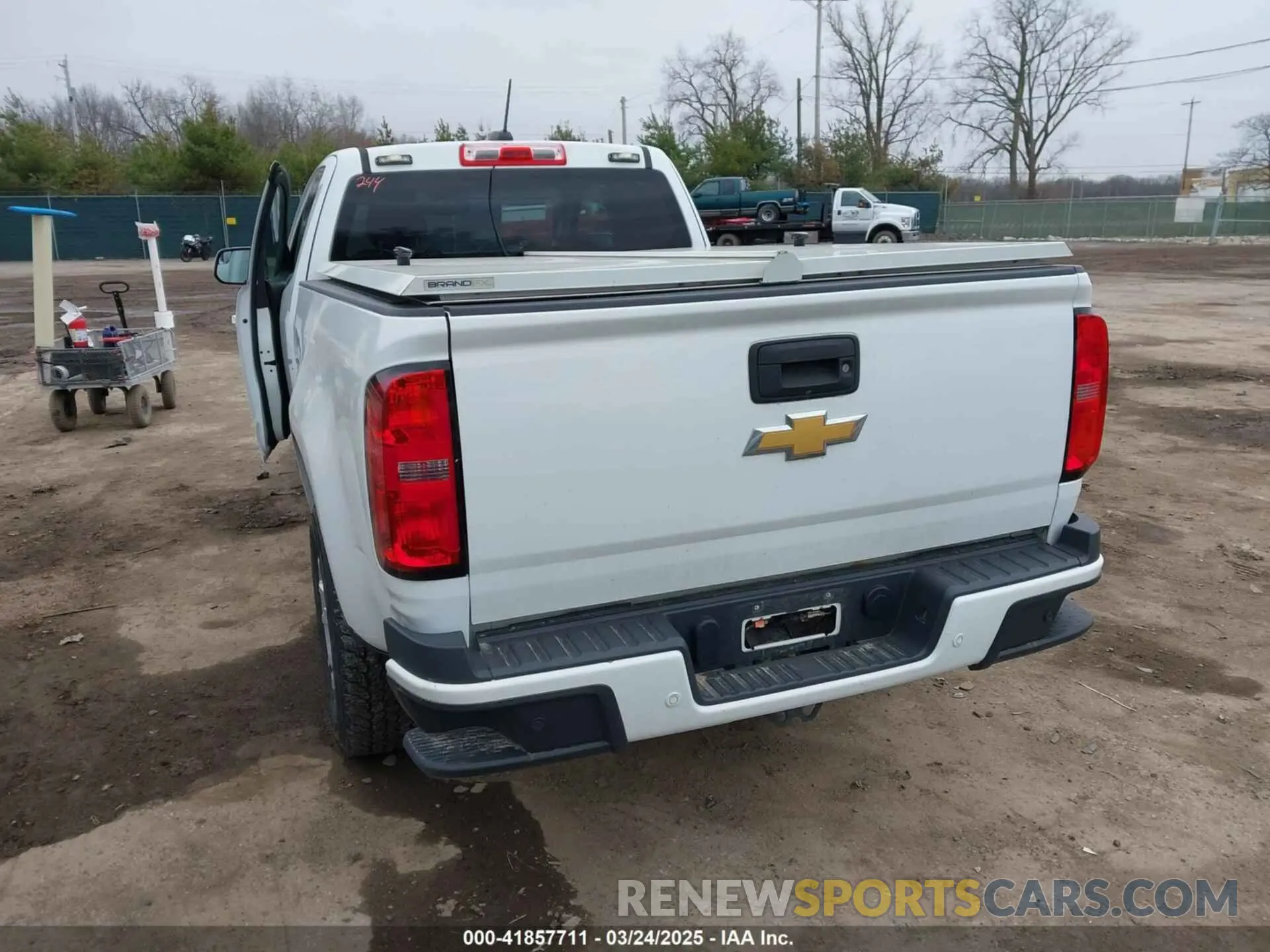 3 Photograph of a damaged car 1GCHSCEAXL1160305 CHEVROLET COLORADO 2020