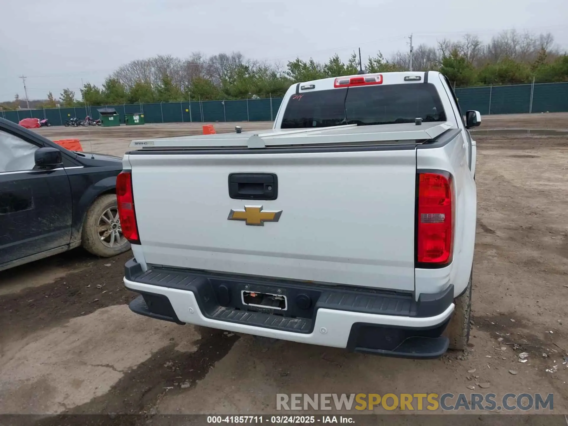 4 Photograph of a damaged car 1GCHSCEAXL1160305 CHEVROLET COLORADO 2020