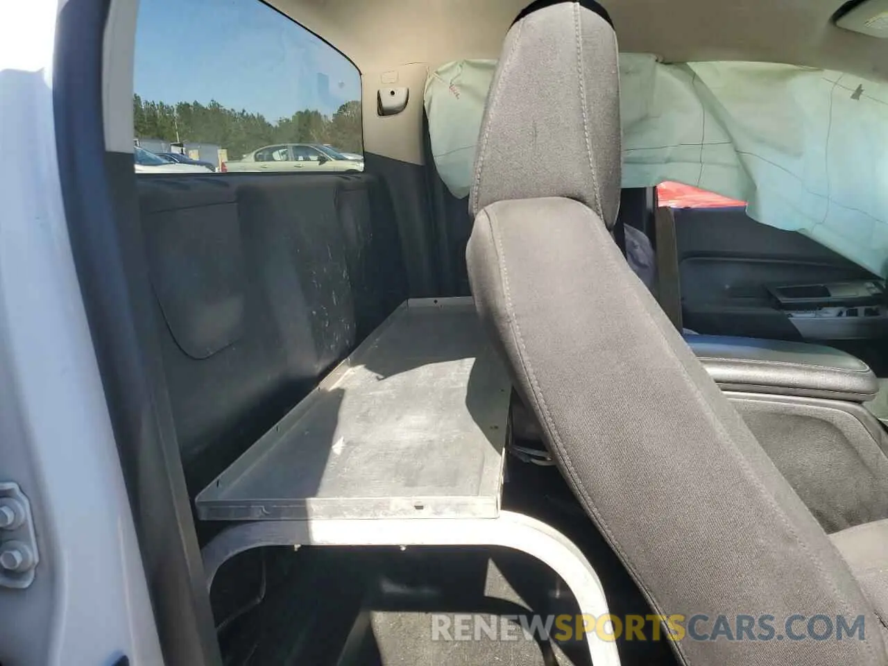 10 Photograph of a damaged car 1GCHSCEAXL1167285 CHEVROLET COLORADO 2020