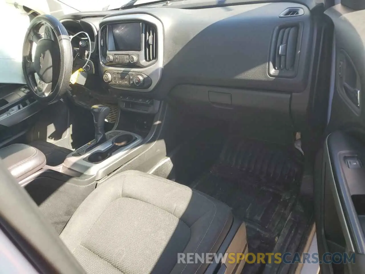 8 Photograph of a damaged car 1GCHSCEAXL1167285 CHEVROLET COLORADO 2020