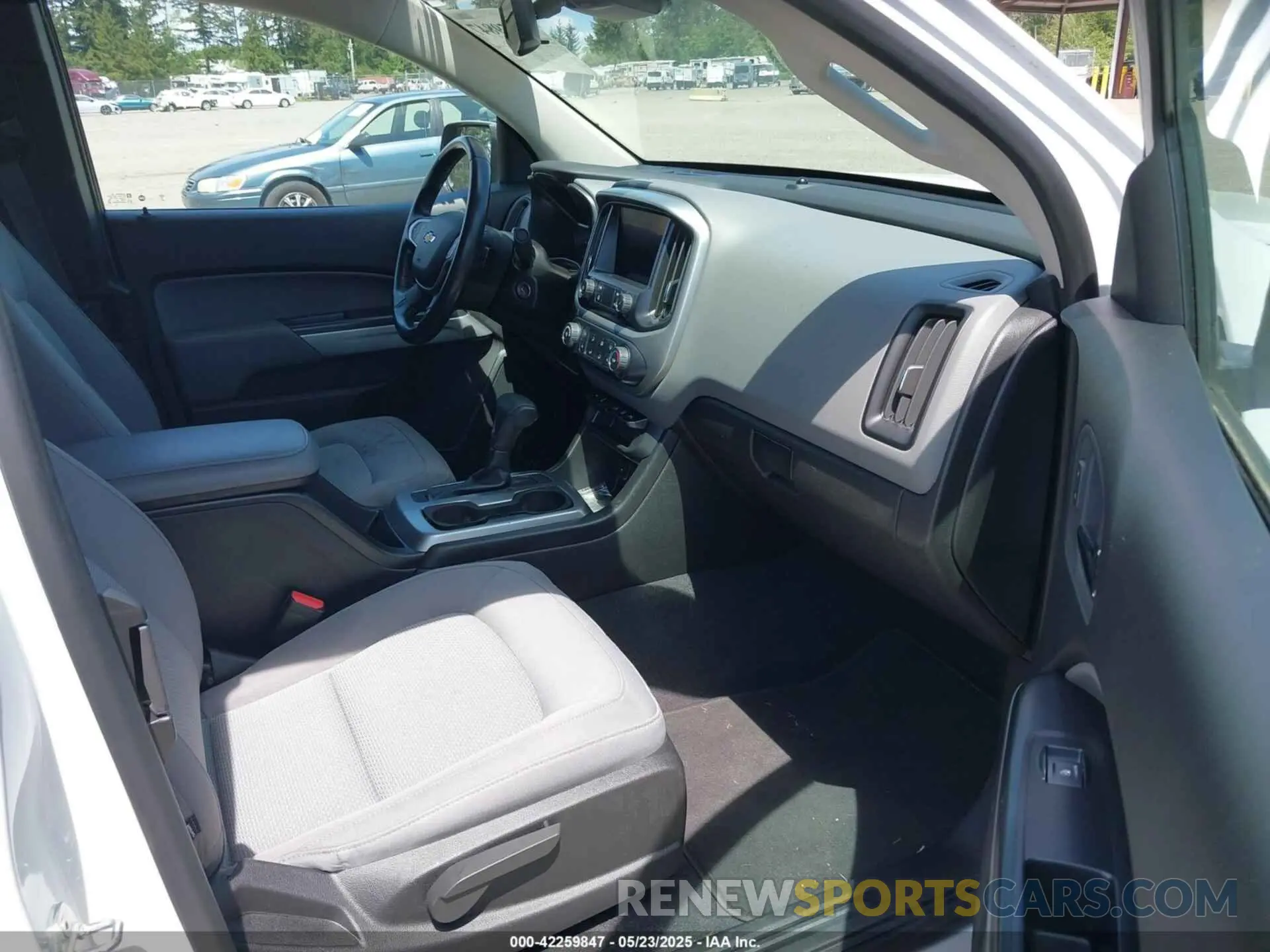 5 Photograph of a damaged car 1GCHSCEN2L1142030 CHEVROLET COLORADO 2020