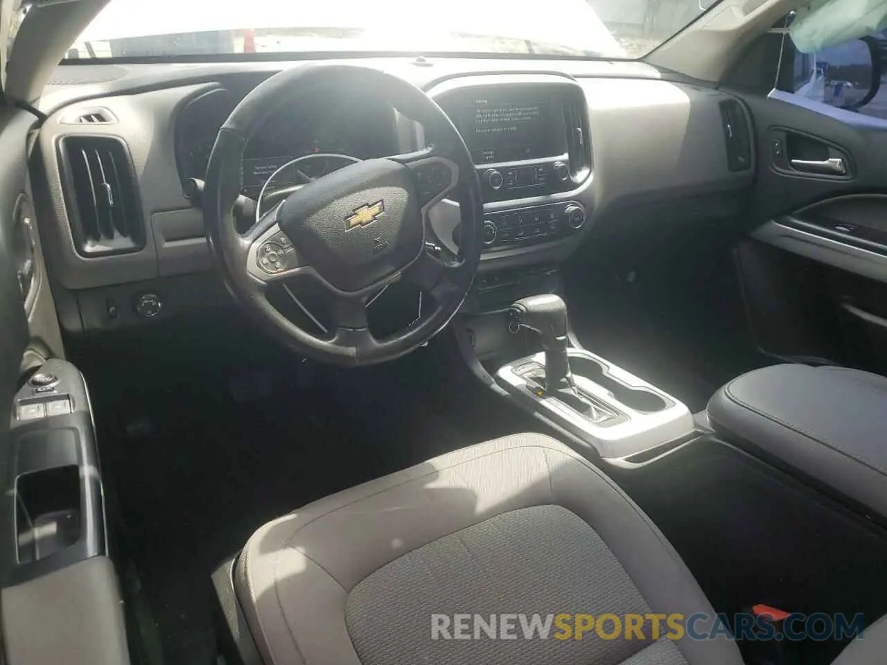 8 Photograph of a damaged car 1GCHSCEN6L1170462 CHEVROLET COLORADO 2020