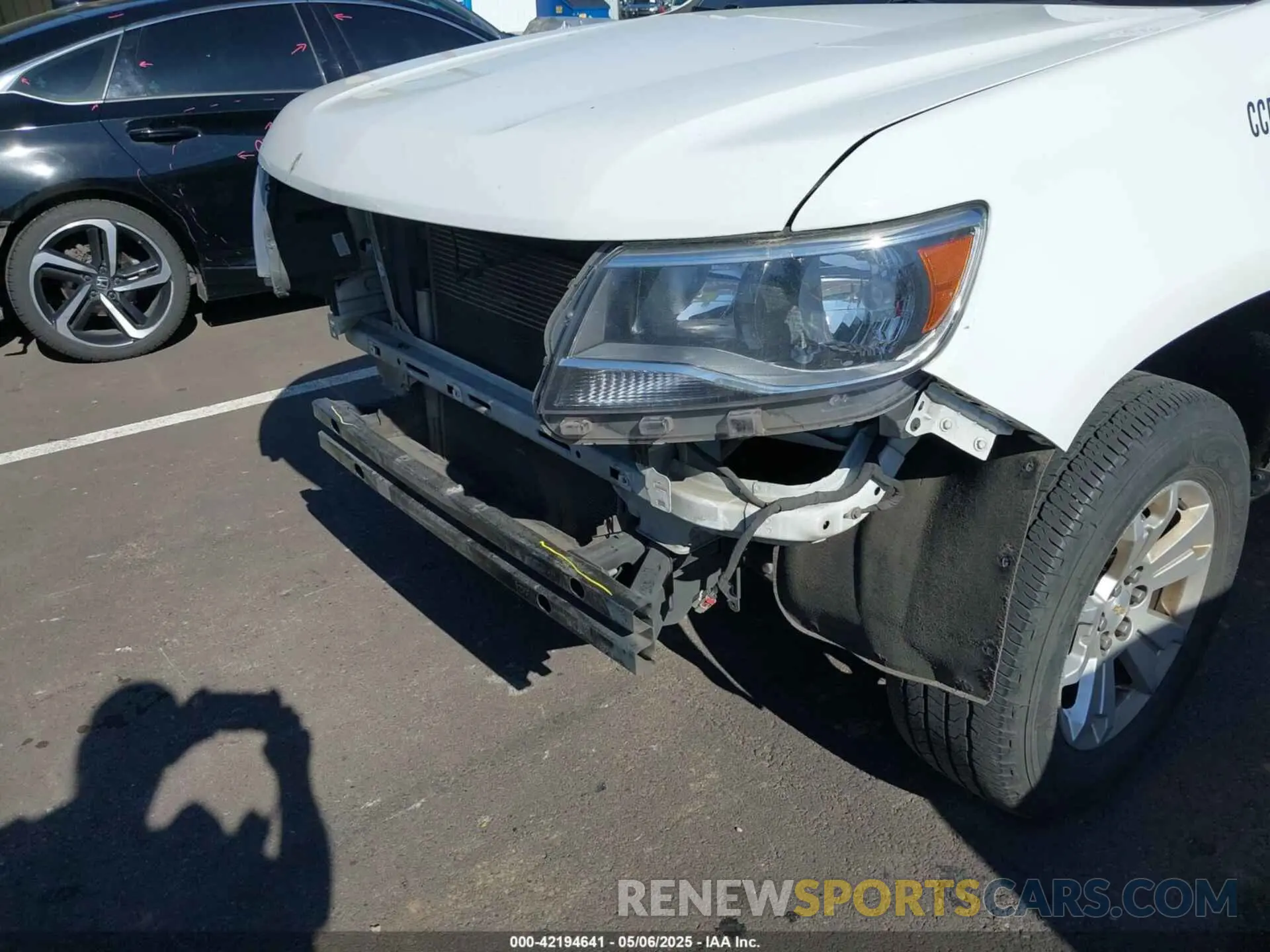 6 Photograph of a damaged car 1GCHSCENXL1168004 CHEVROLET COLORADO 2020