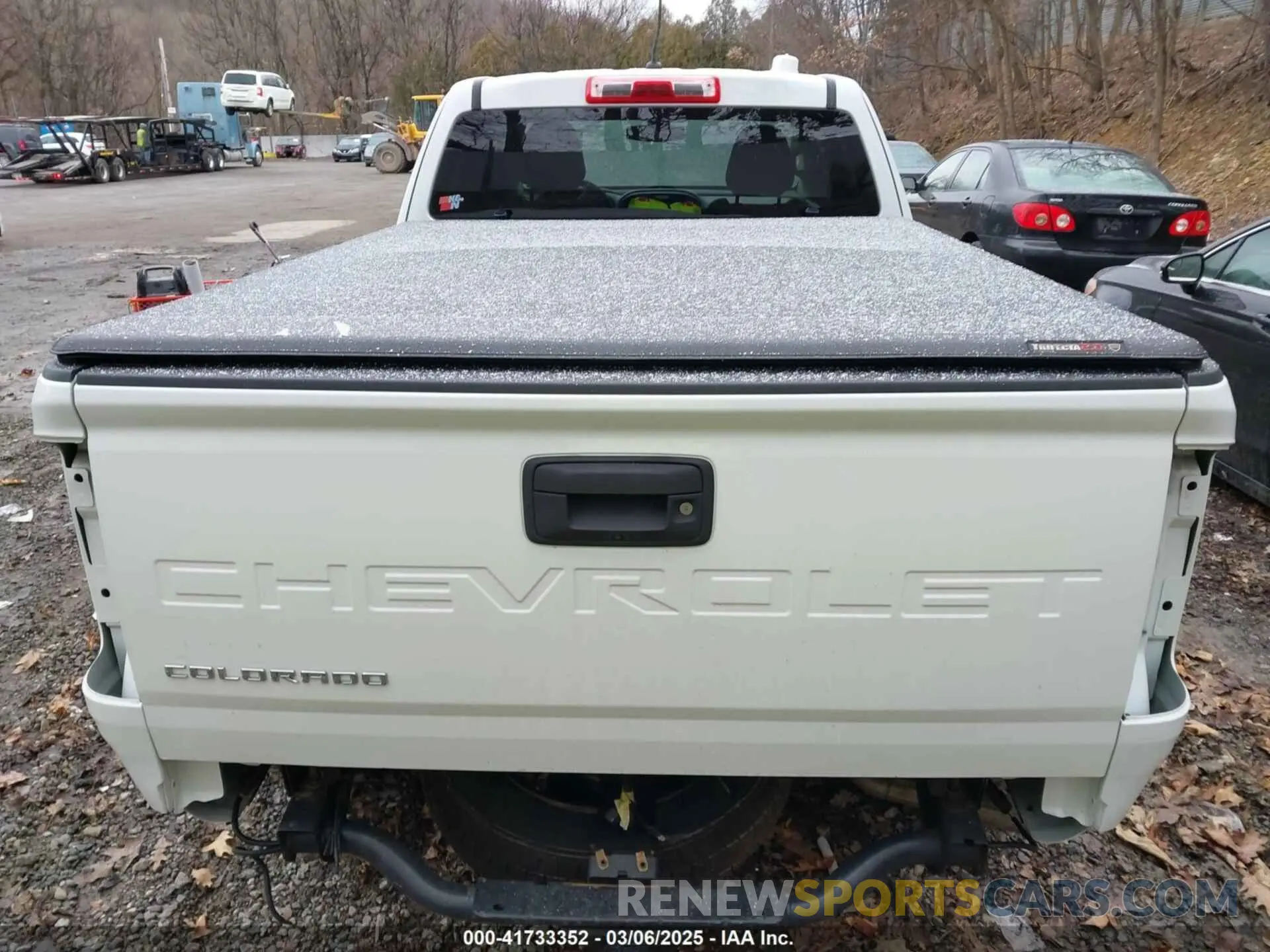17 Photograph of a damaged car 1GCHTBEA7L1179482 CHEVROLET COLORADO 2020