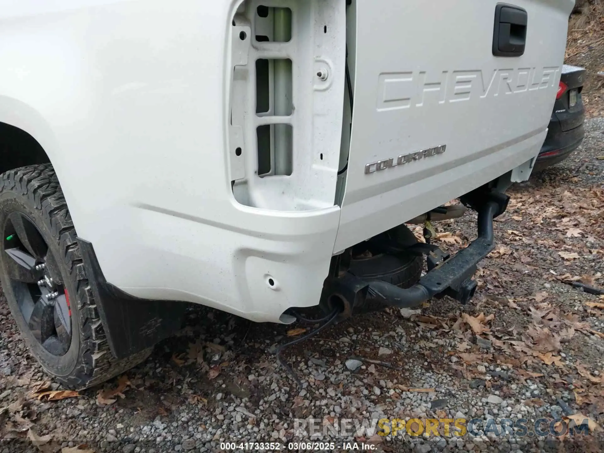 18 Photograph of a damaged car 1GCHTBEA7L1179482 CHEVROLET COLORADO 2020