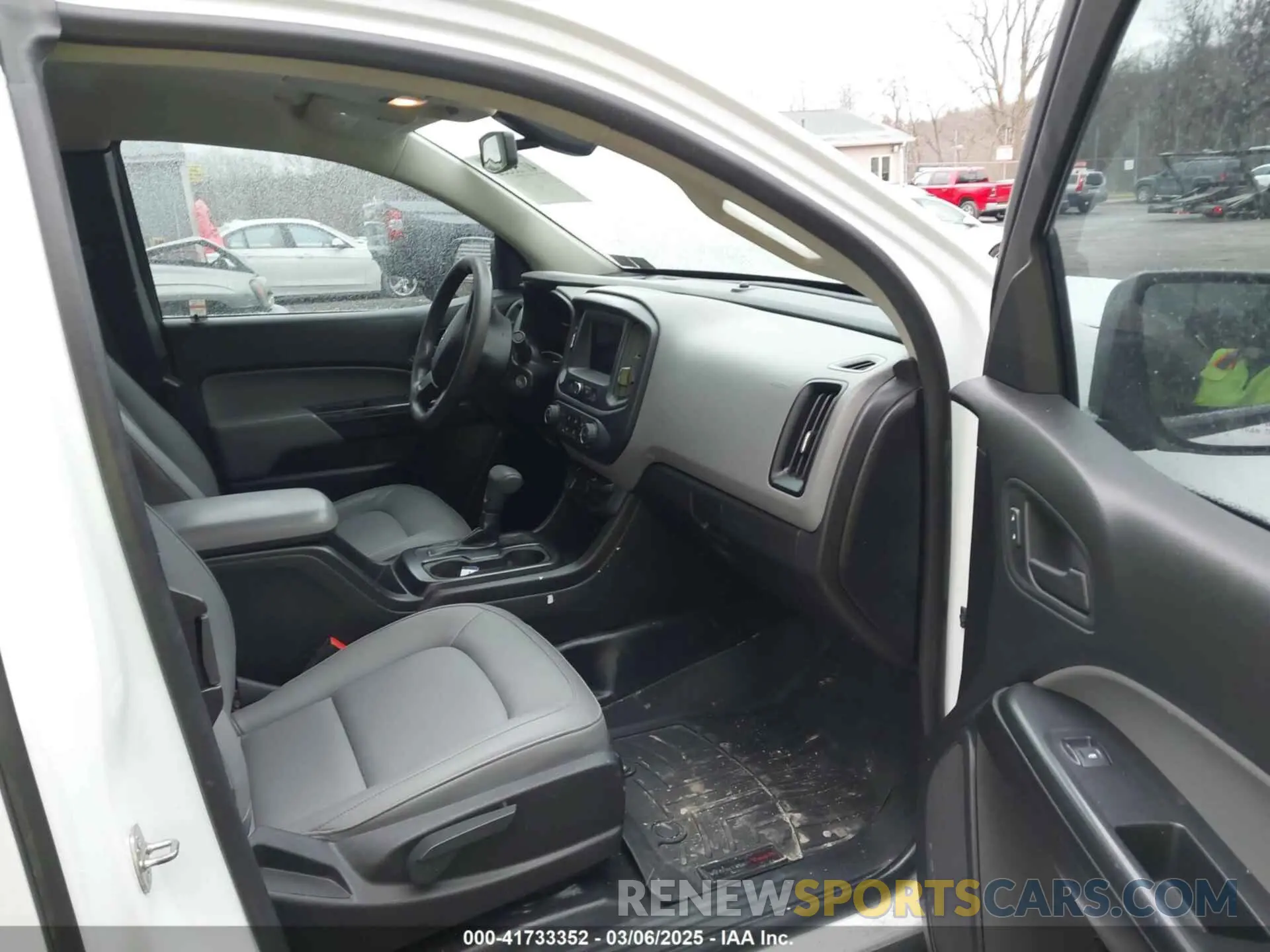 5 Photograph of a damaged car 1GCHTBEA7L1179482 CHEVROLET COLORADO 2020