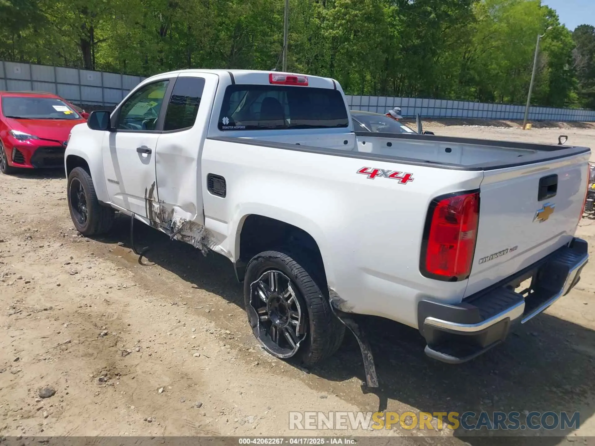 3 Photograph of a damaged car 1GCHTBEN6L1242736 CHEVROLET COLORADO 2020