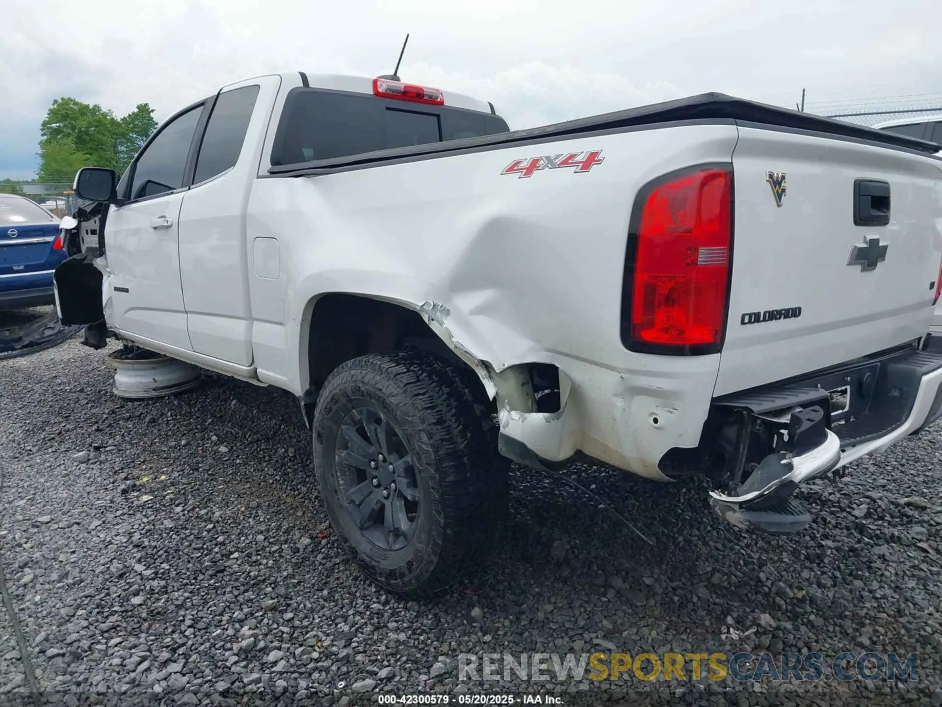 18 Photograph of a damaged car 1GCHTCEA0L1224915 CHEVROLET COLORADO 2020