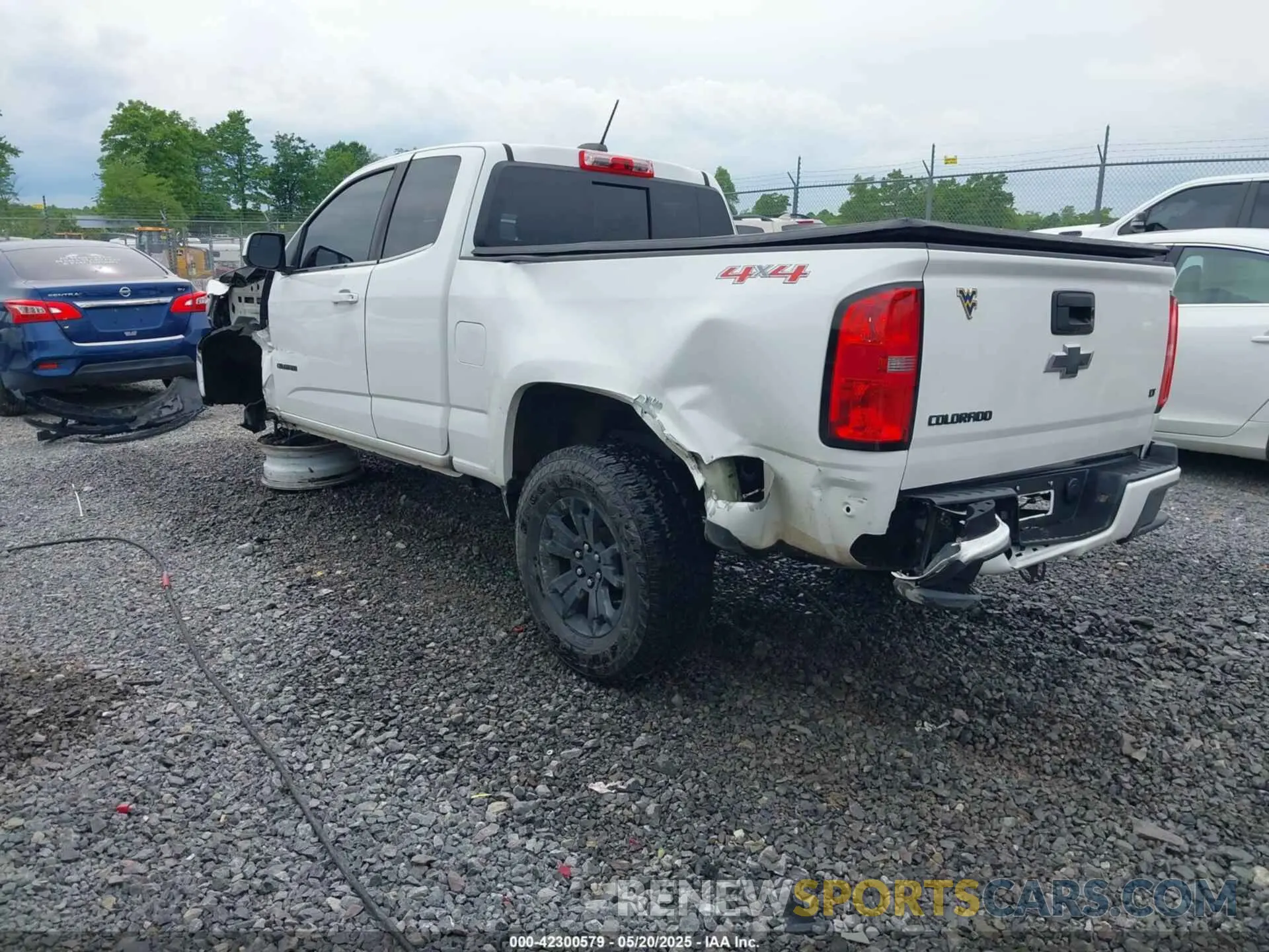 3 Photograph of a damaged car 1GCHTCEA0L1224915 CHEVROLET COLORADO 2020
