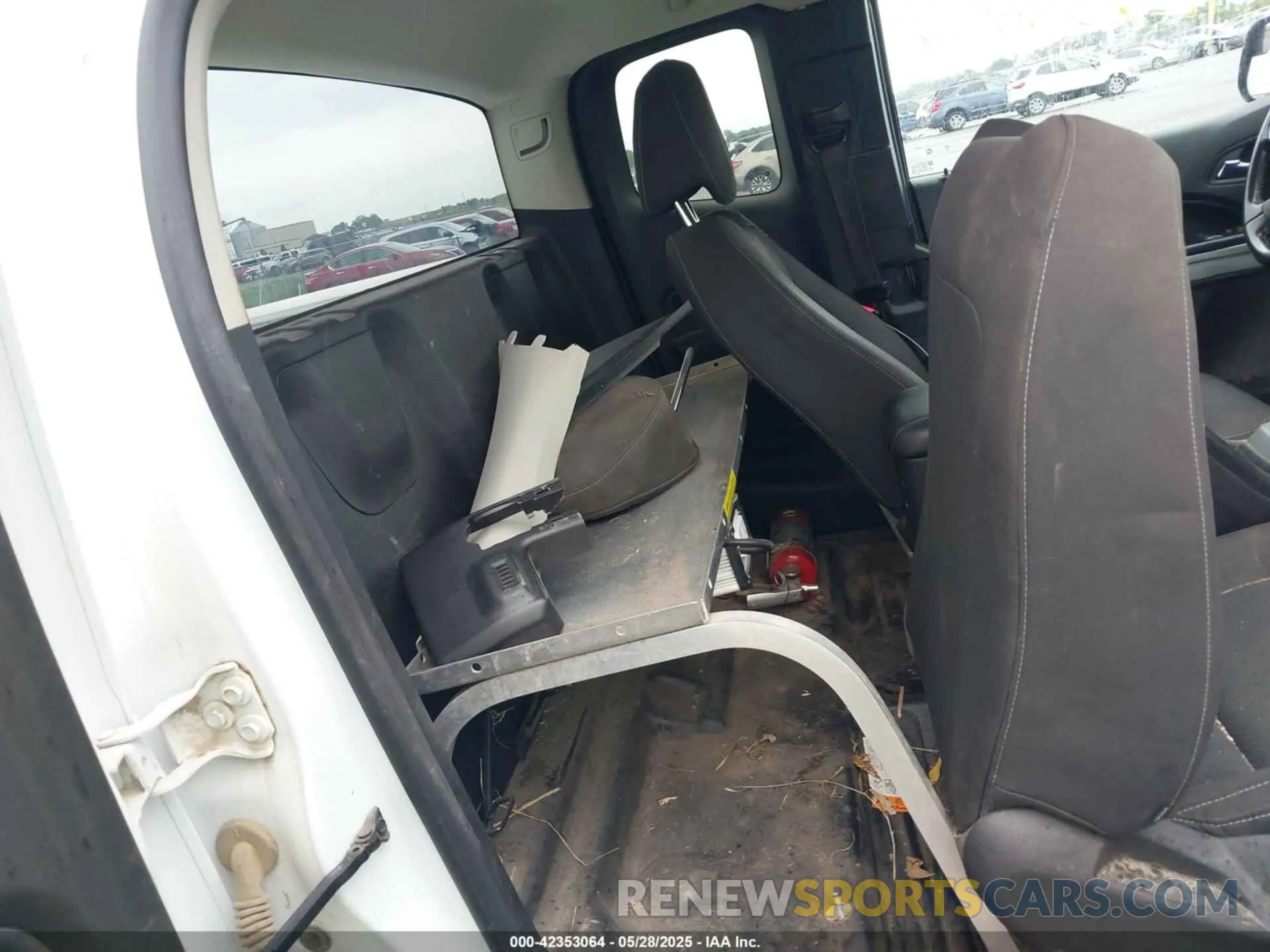 8 Photograph of a damaged car 1GCHTCEA5L1181205 CHEVROLET COLORADO 2020