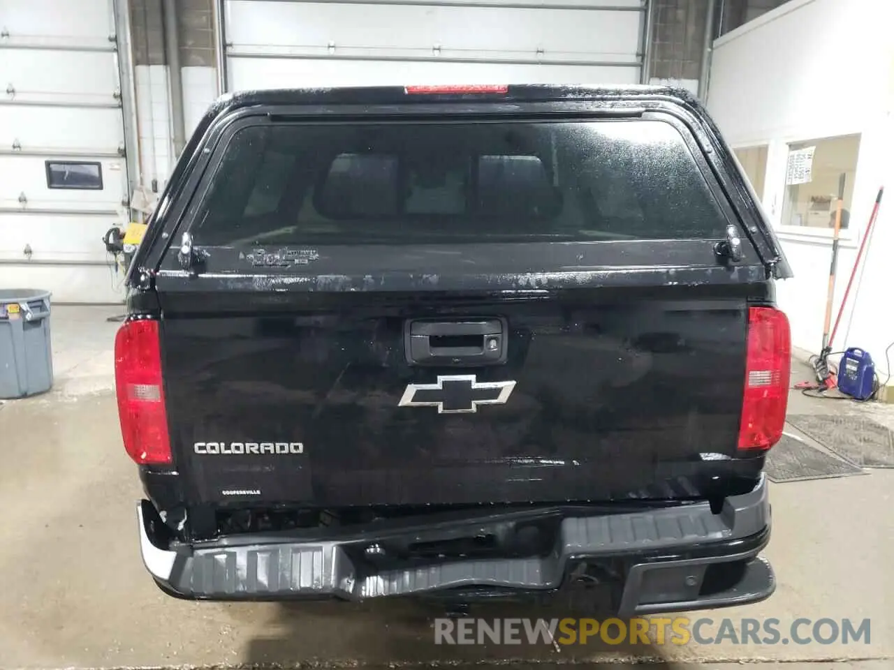 6 Photograph of a damaged car 1GCPTDE10L1194445 CHEVROLET COLORADO 2020