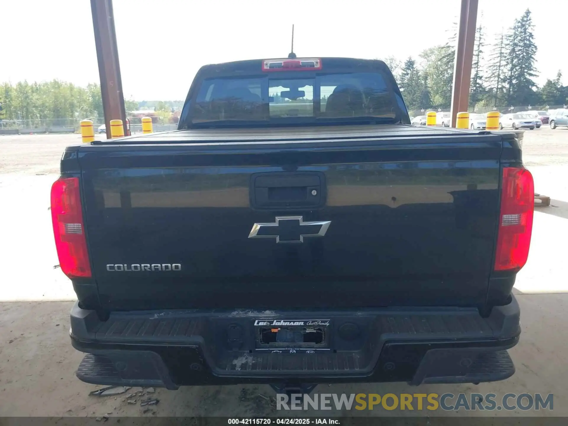 16 Photograph of a damaged car 1GCPTDE11L1126736 CHEVROLET COLORADO 2020