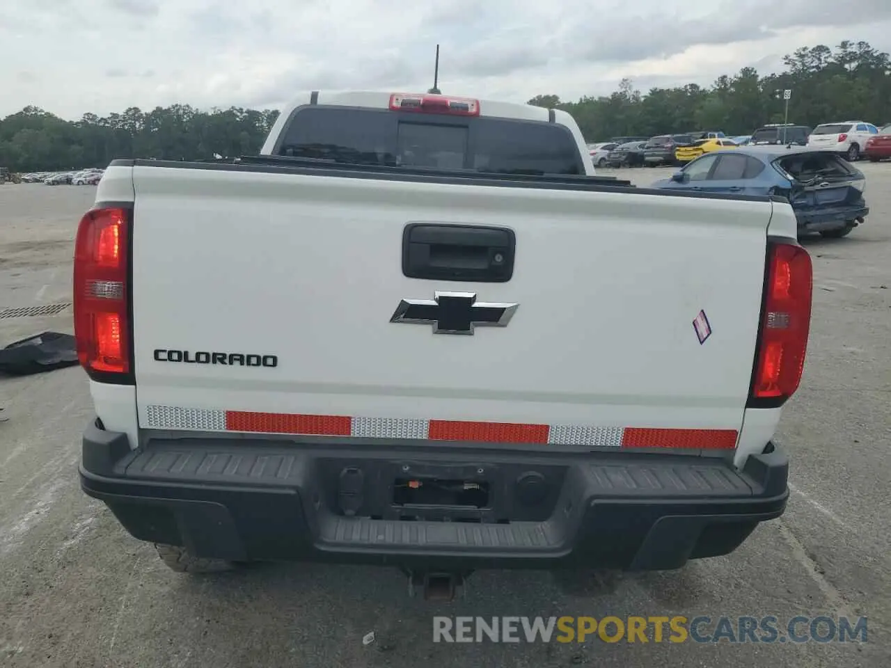6 Photograph of a damaged car 1GCPTEE13L1154592 CHEVROLET COLORADO 2020