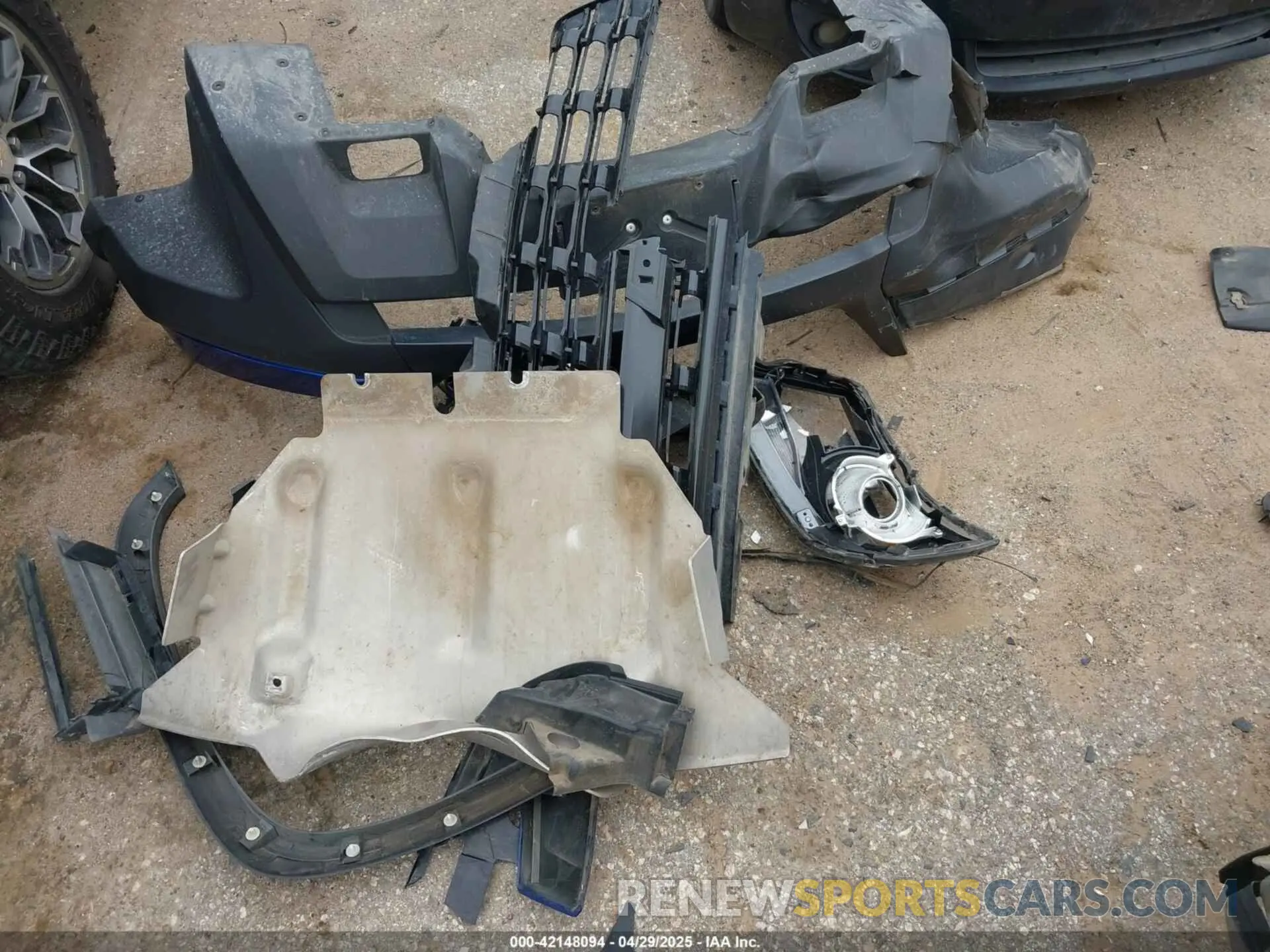 12 Photograph of a damaged car 1GCRTEEN9L1189746 CHEVROLET COLORADO 2020
