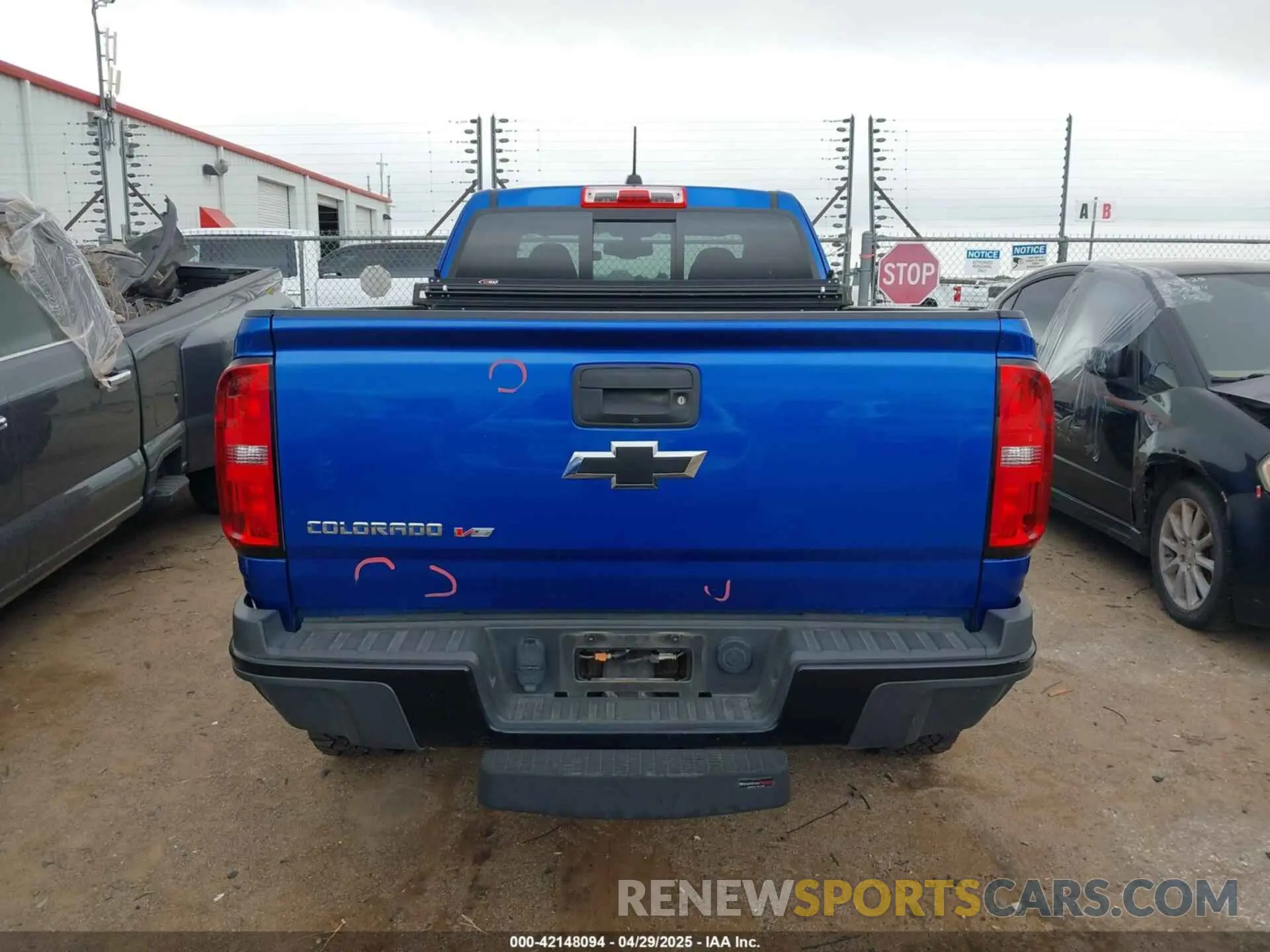 17 Photograph of a damaged car 1GCRTEEN9L1189746 CHEVROLET COLORADO 2020