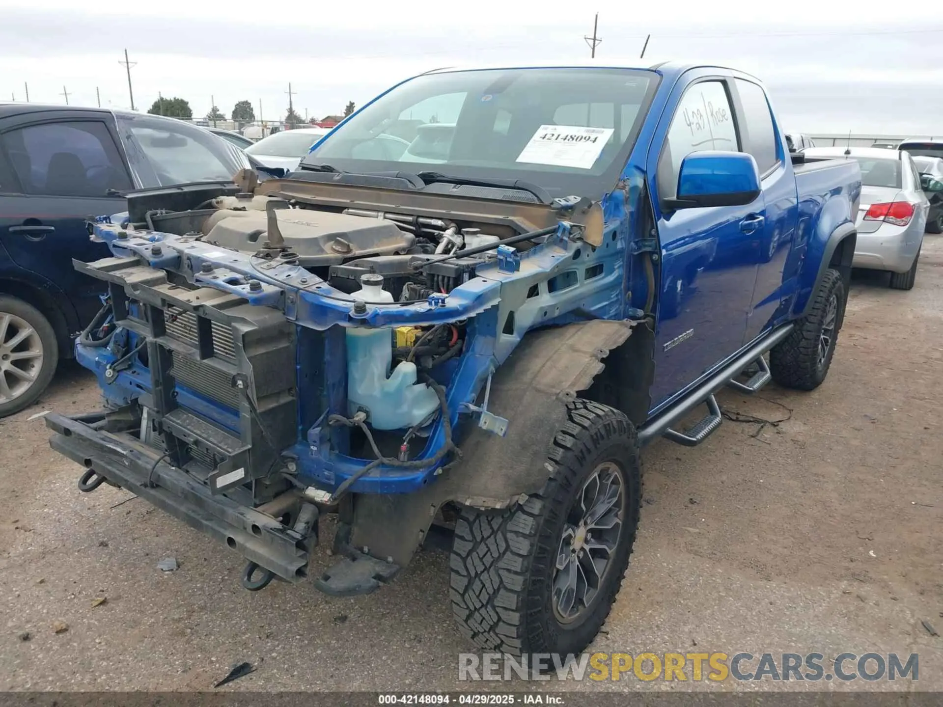 2 Photograph of a damaged car 1GCRTEEN9L1189746 CHEVROLET COLORADO 2020