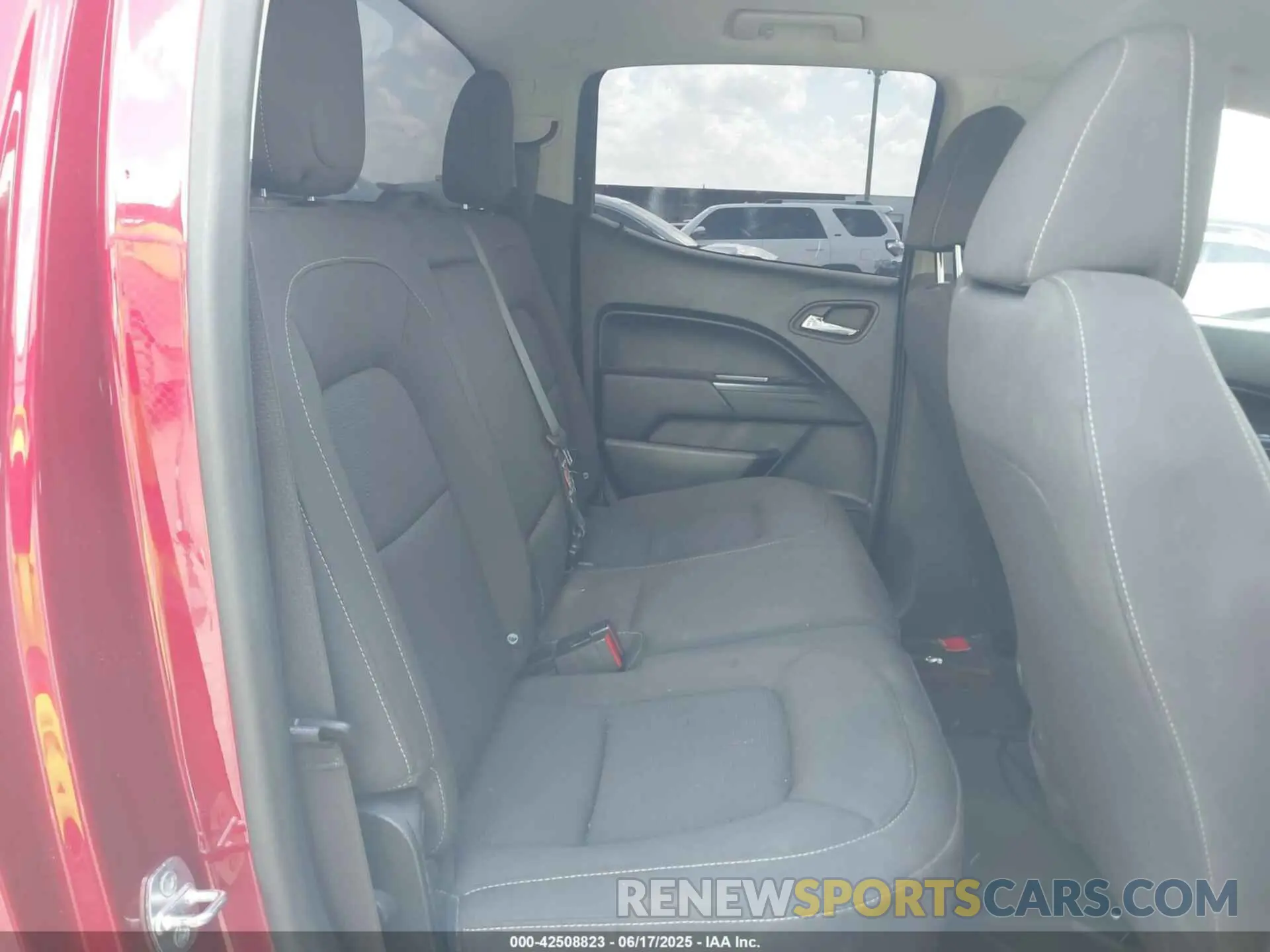 8 Photograph of a damaged car 1GCGSCEN2M1125953 CHEVROLET COLORADO 2021