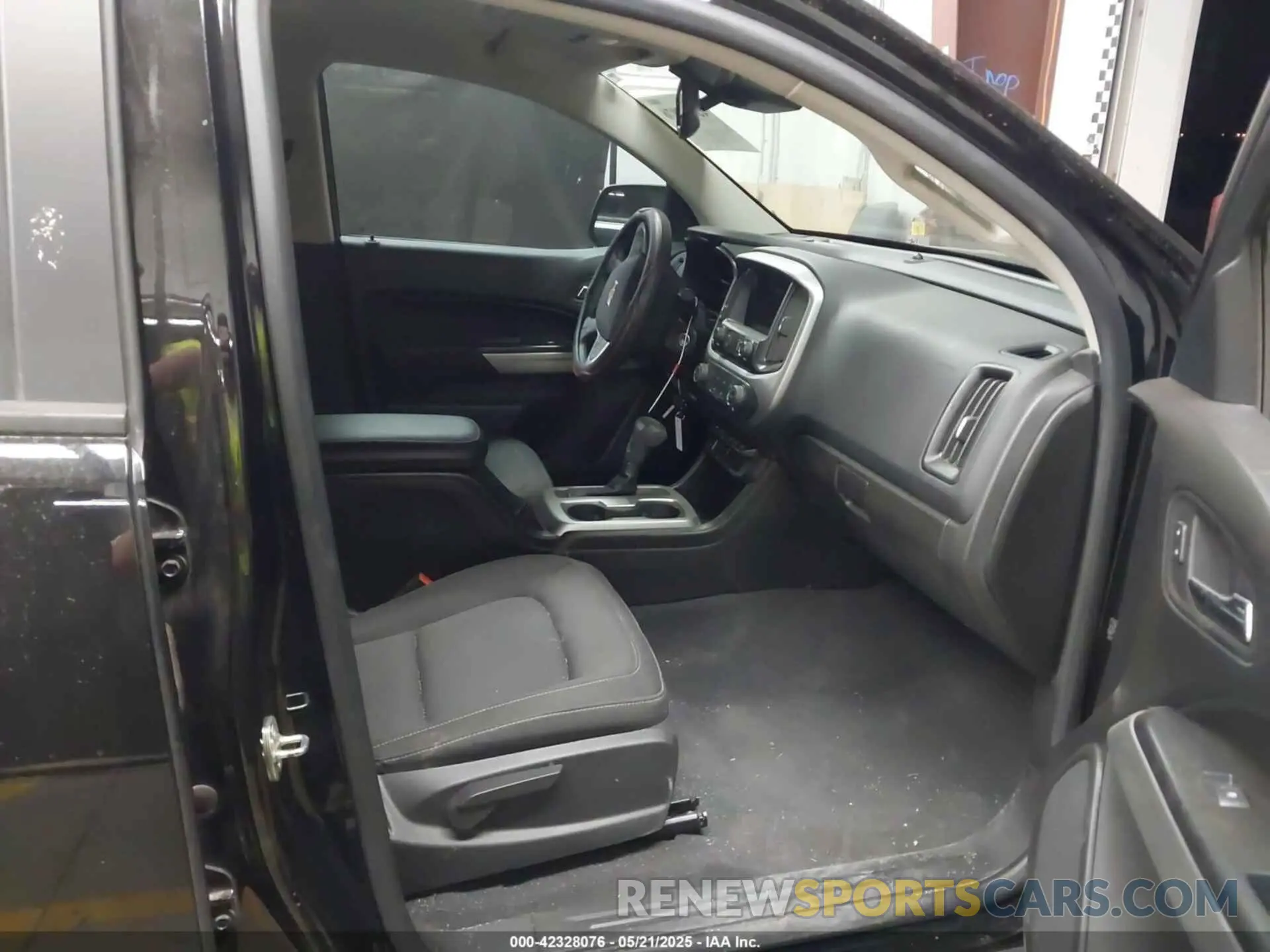 5 Photograph of a damaged car 1GCGSCEN2M1195243 CHEVROLET COLORADO 2021