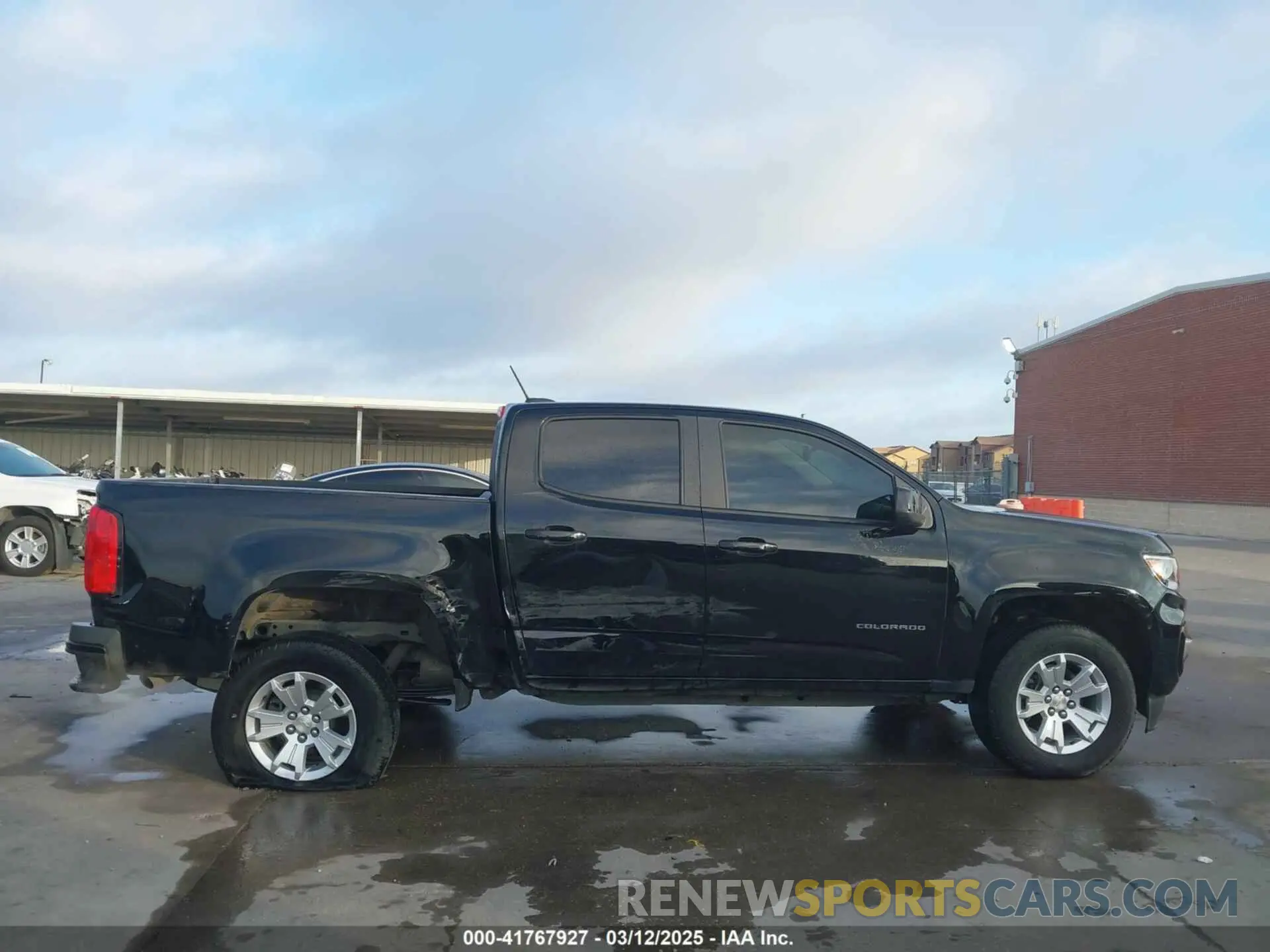 13 Photograph of a damaged car 1GCGSCEN4M1239033 CHEVROLET COLORADO 2021