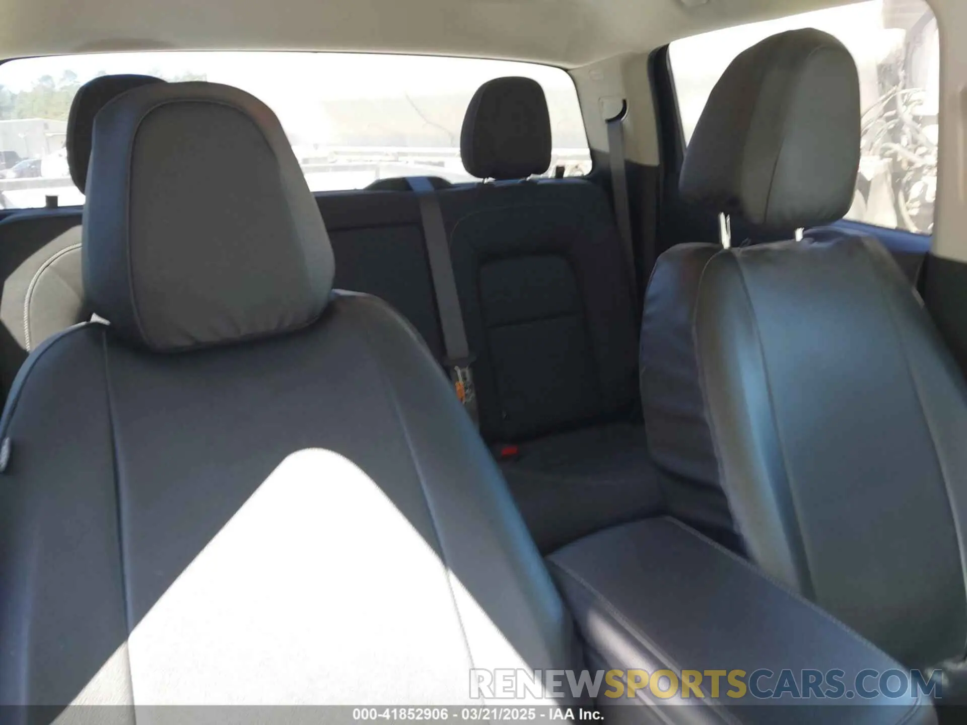 8 Photograph of a damaged car 1GCGSCEN6M1163816 CHEVROLET COLORADO 2021