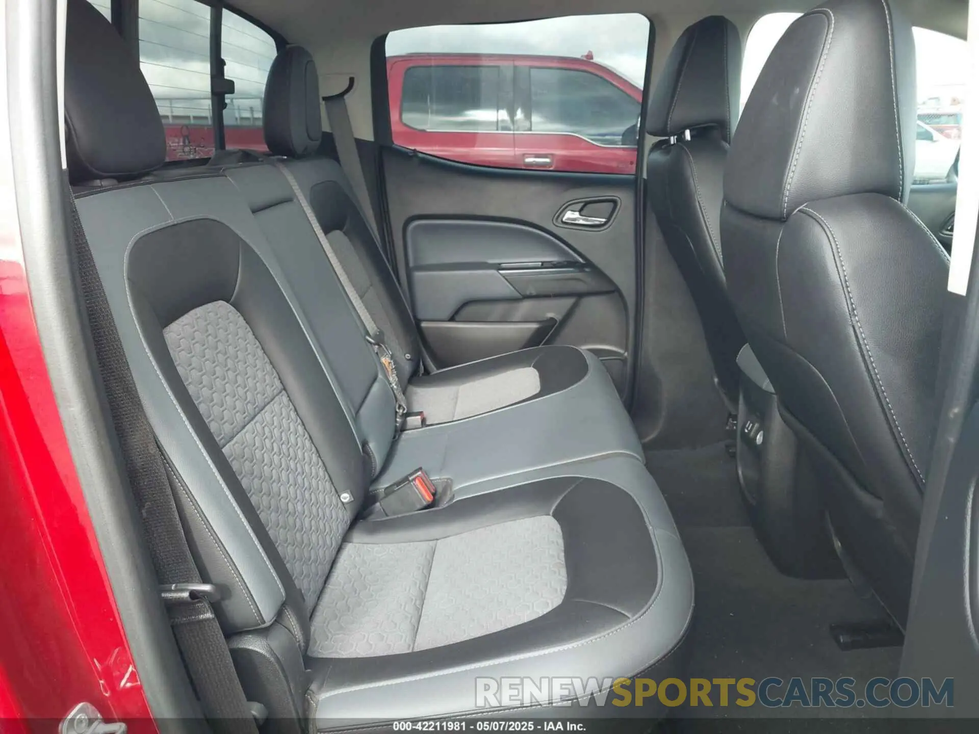 8 Photograph of a damaged car 1GCGSDEN0M1107165 CHEVROLET COLORADO 2021
