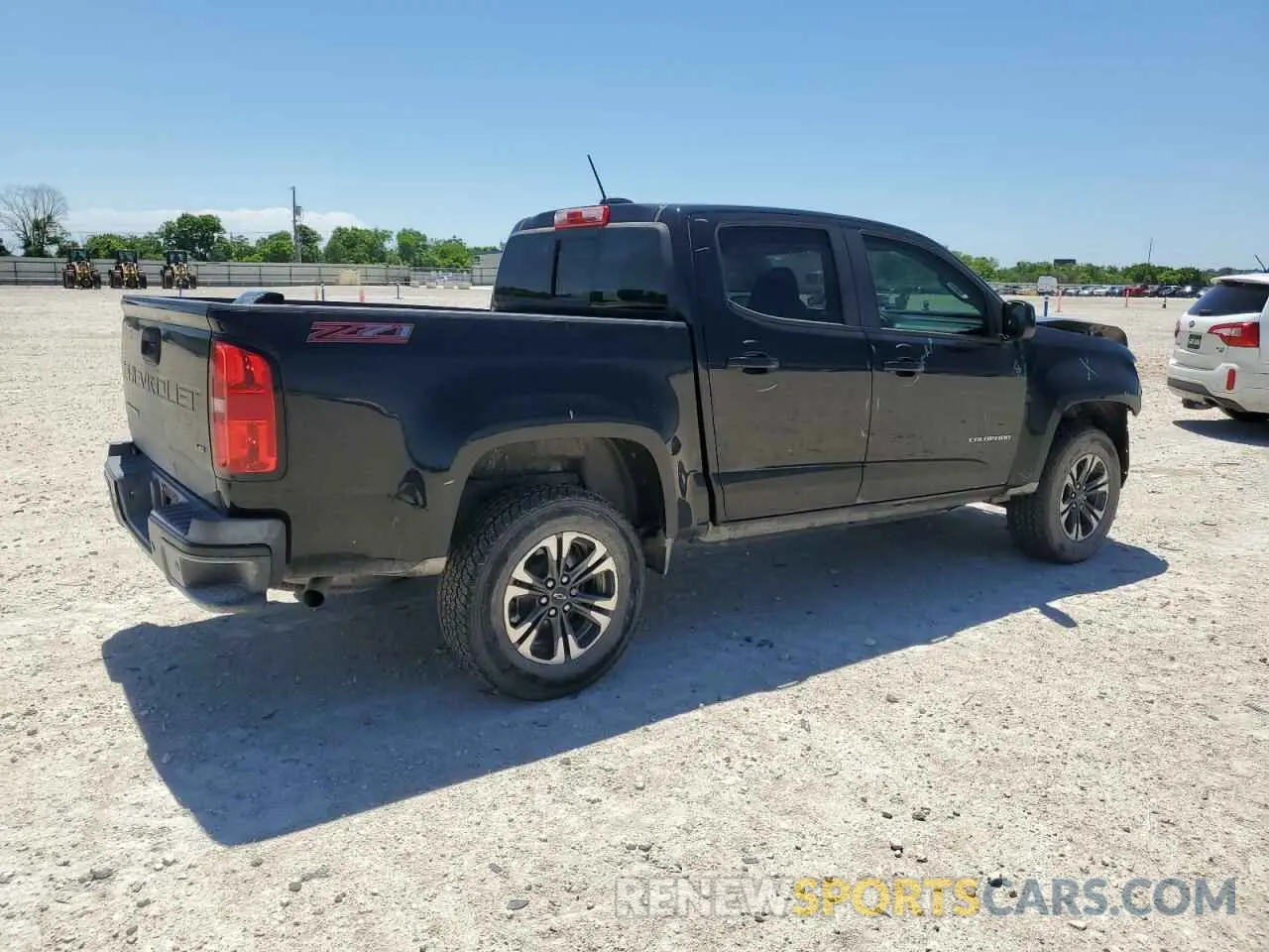 3 Photograph of a damaged car 1GCGSDEN1M1227685 CHEVROLET COLORADO 2021