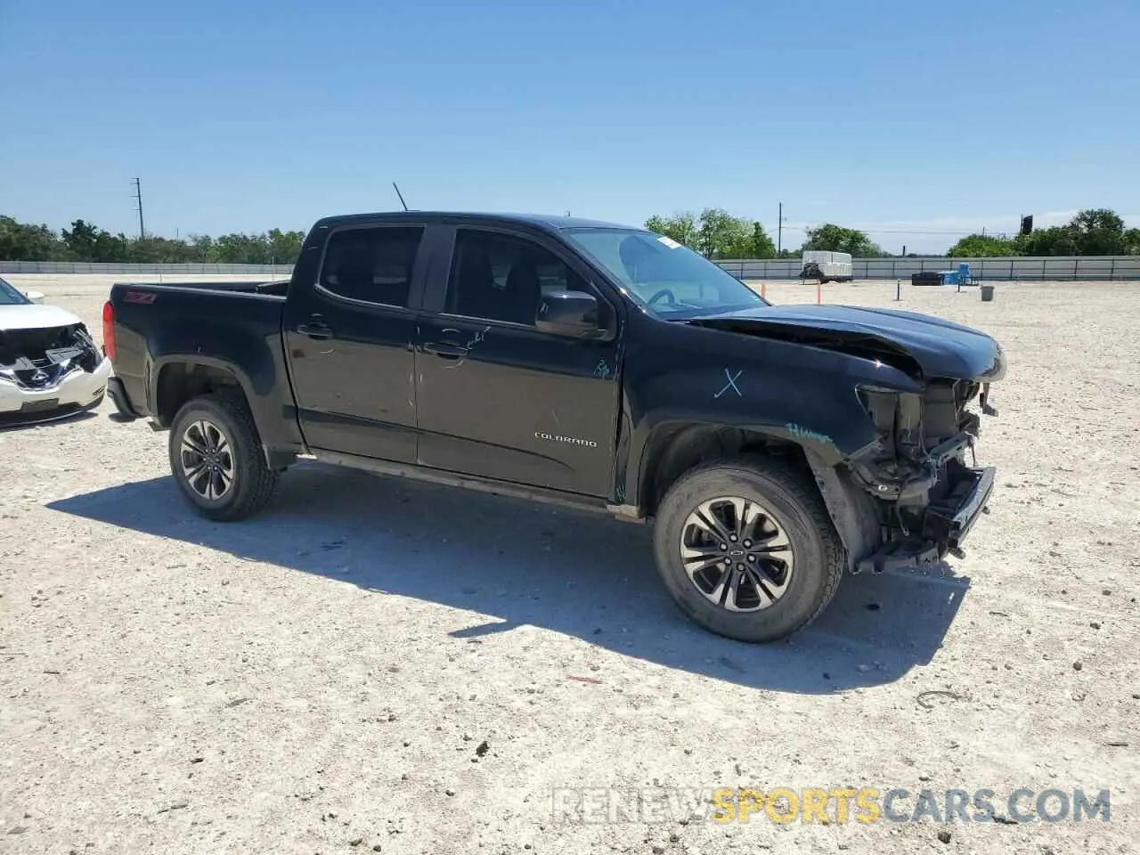 4 Photograph of a damaged car 1GCGSDEN1M1227685 CHEVROLET COLORADO 2021