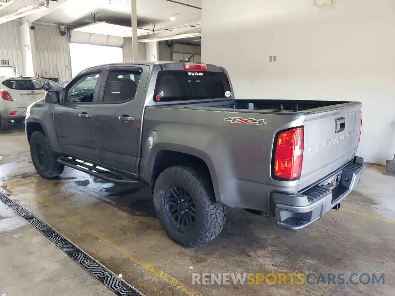 2 Photograph of a damaged car 1GCGTBENXM1121222 CHEVROLET COLORADO 2021