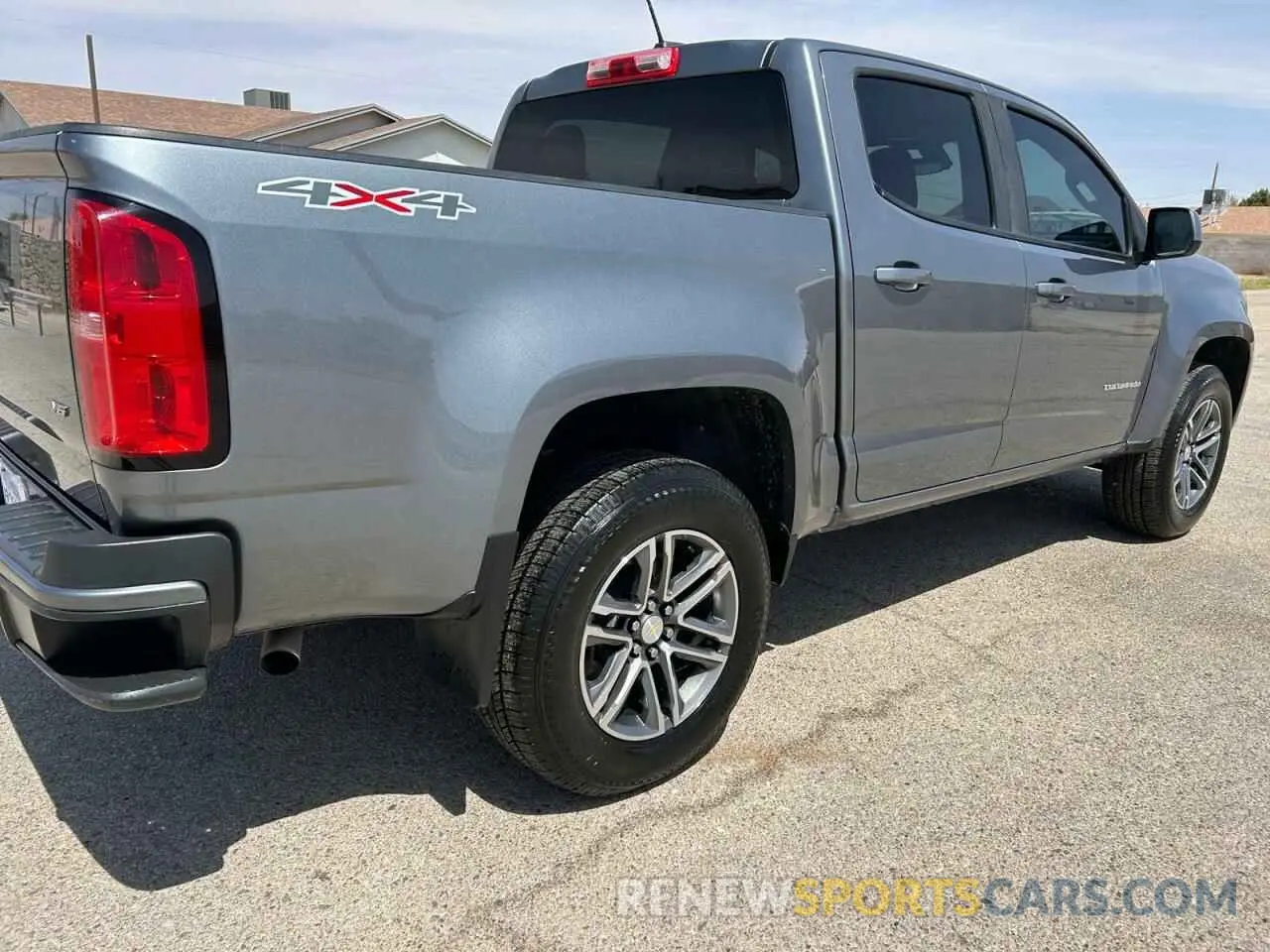 4 Photograph of a damaged car 1GCGTBENXM1216895 CHEVROLET COLORADO 2021