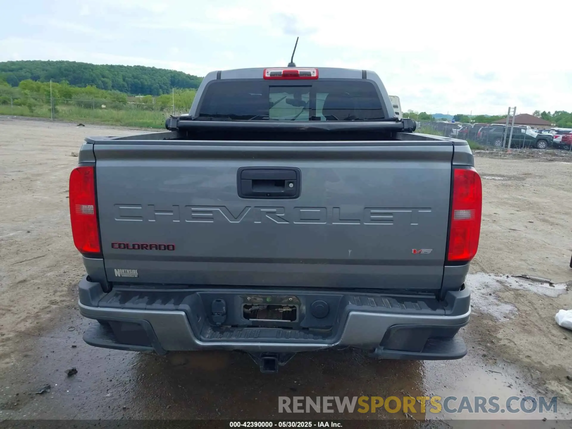17 Photograph of a damaged car 1GCGTCEN1M1105688 CHEVROLET COLORADO 2021