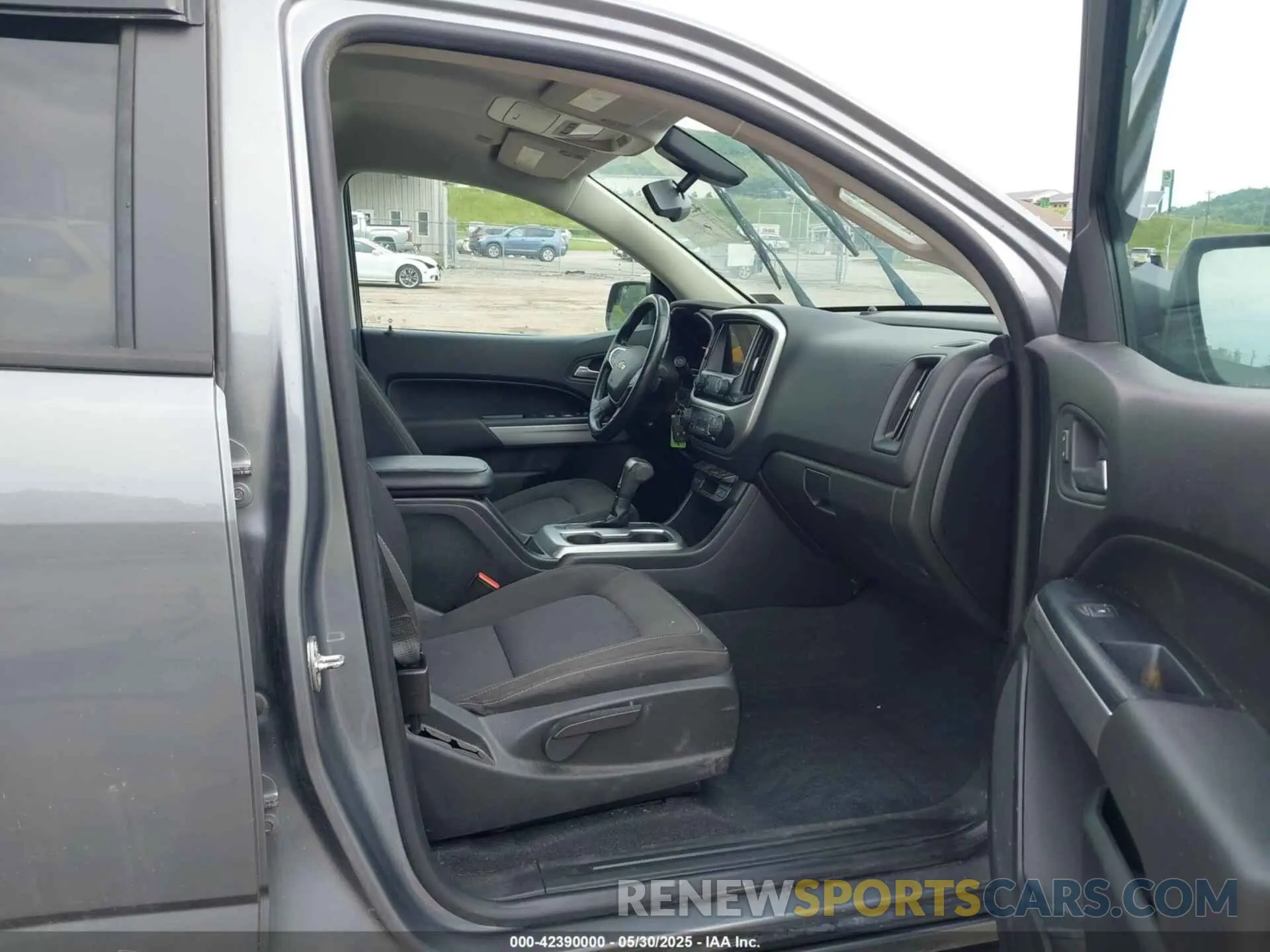 5 Photograph of a damaged car 1GCGTCEN1M1105688 CHEVROLET COLORADO 2021